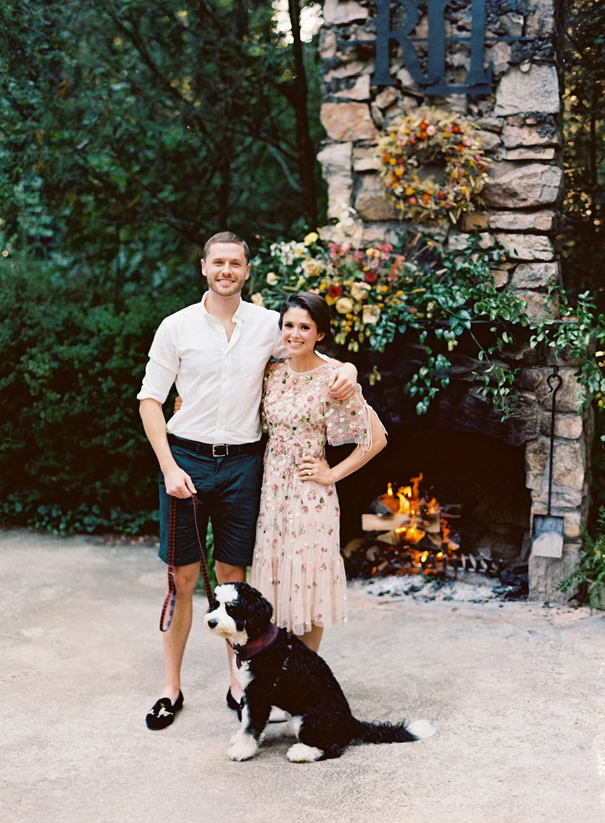 Late summer wildflower-inspired wedding floral design at RT Lodge. Asymmetrical, growing flower installation for the mantle.