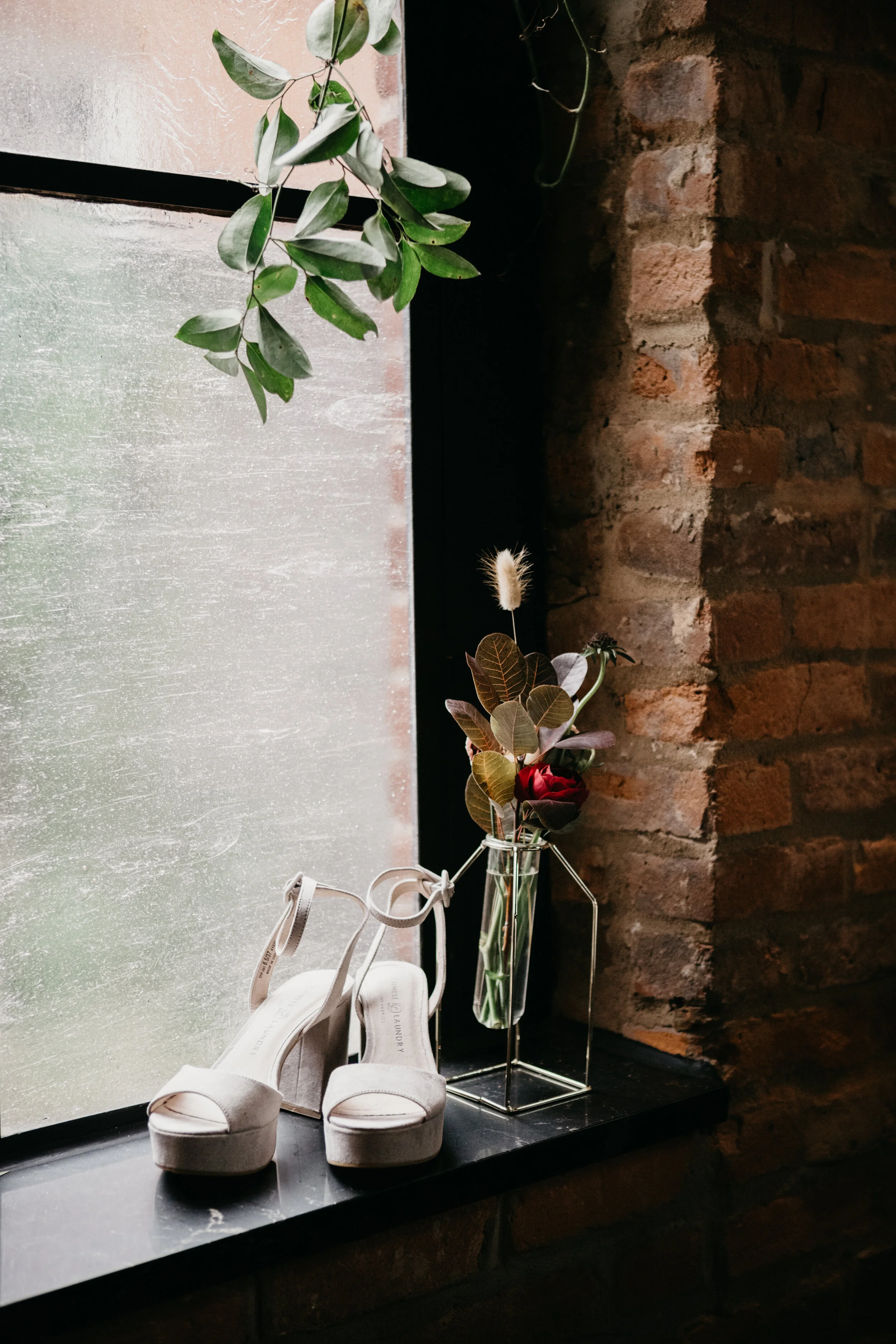 Modern, geometric bud vase with fall florals and dried elements. Nashville wedding florist, Rosemary & Finch, at Clementine.