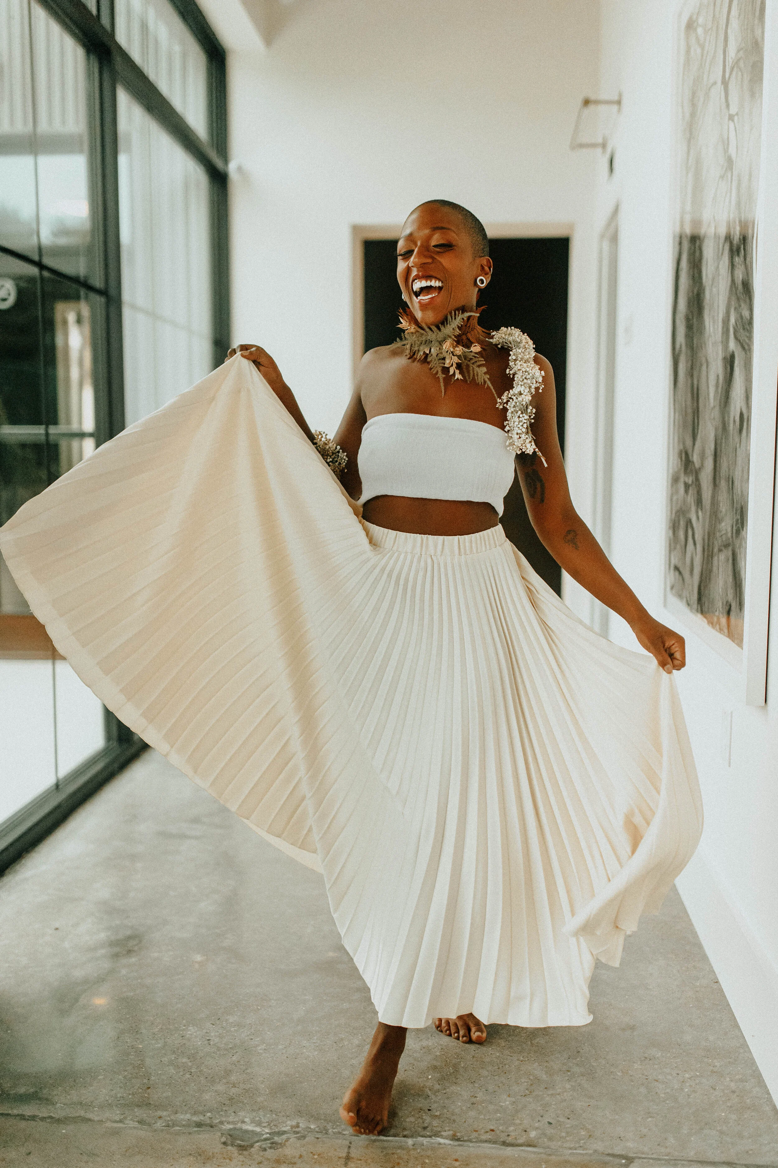 Earthy neutral floral design with flower necklace and wearable florals. Nashville wedding florist at the Saint Elle.