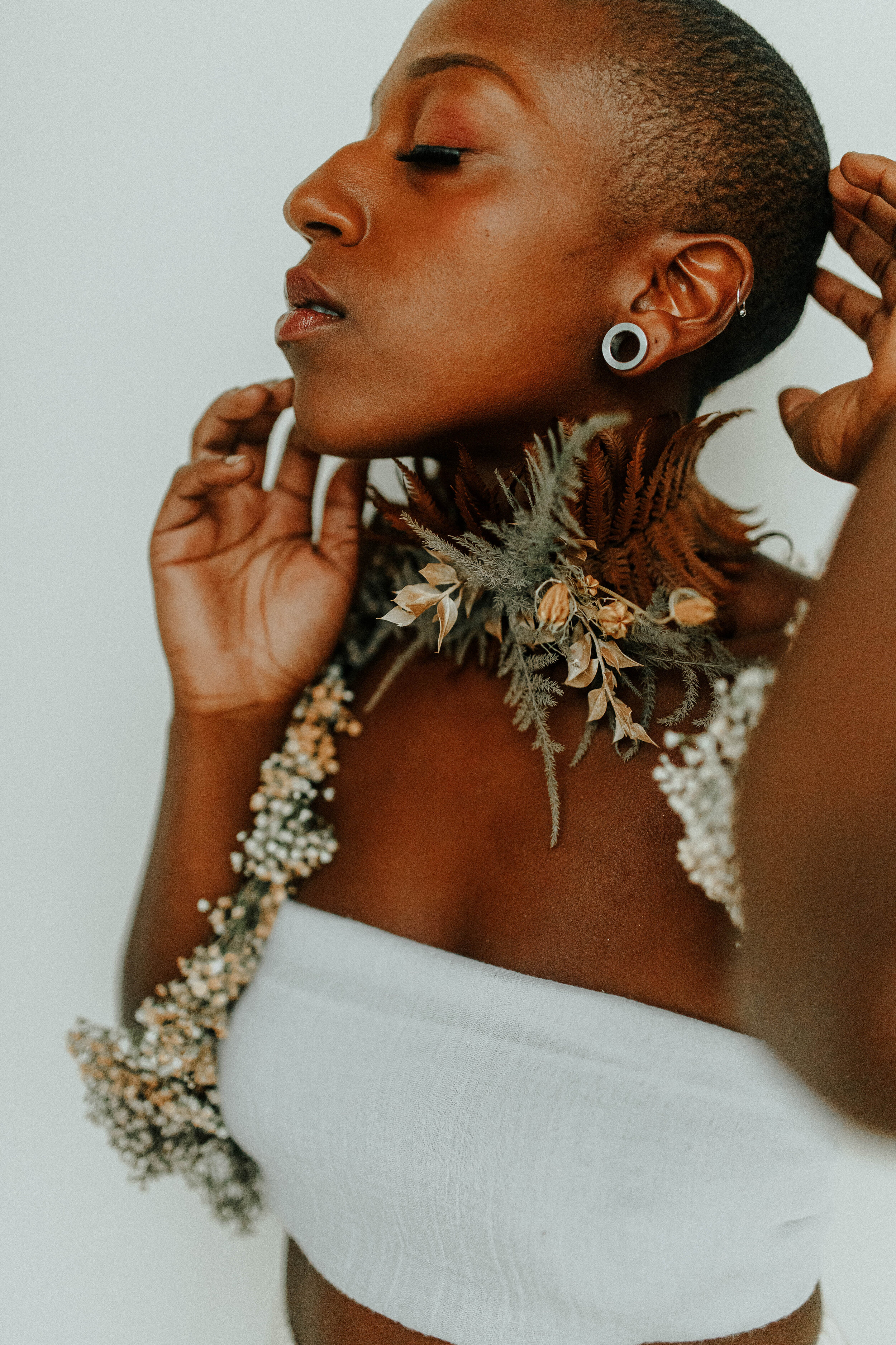 Earthy neutral floral design with flower necklace and wearable florals. Nashville wedding florist at the Saint Elle.