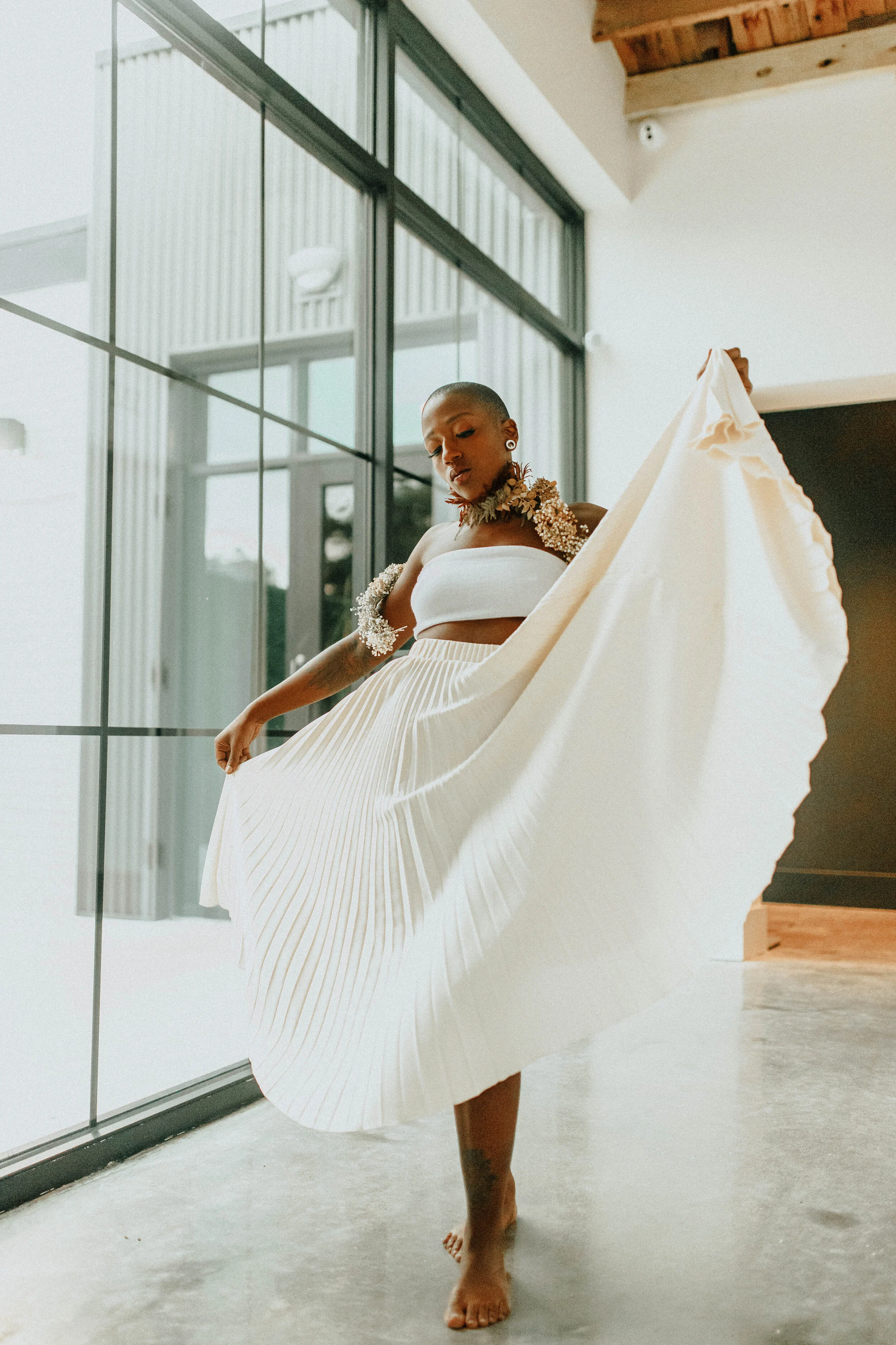 Earthy neutral floral design with flower necklace and wearable florals. Nashville wedding florist at the Saint Elle.