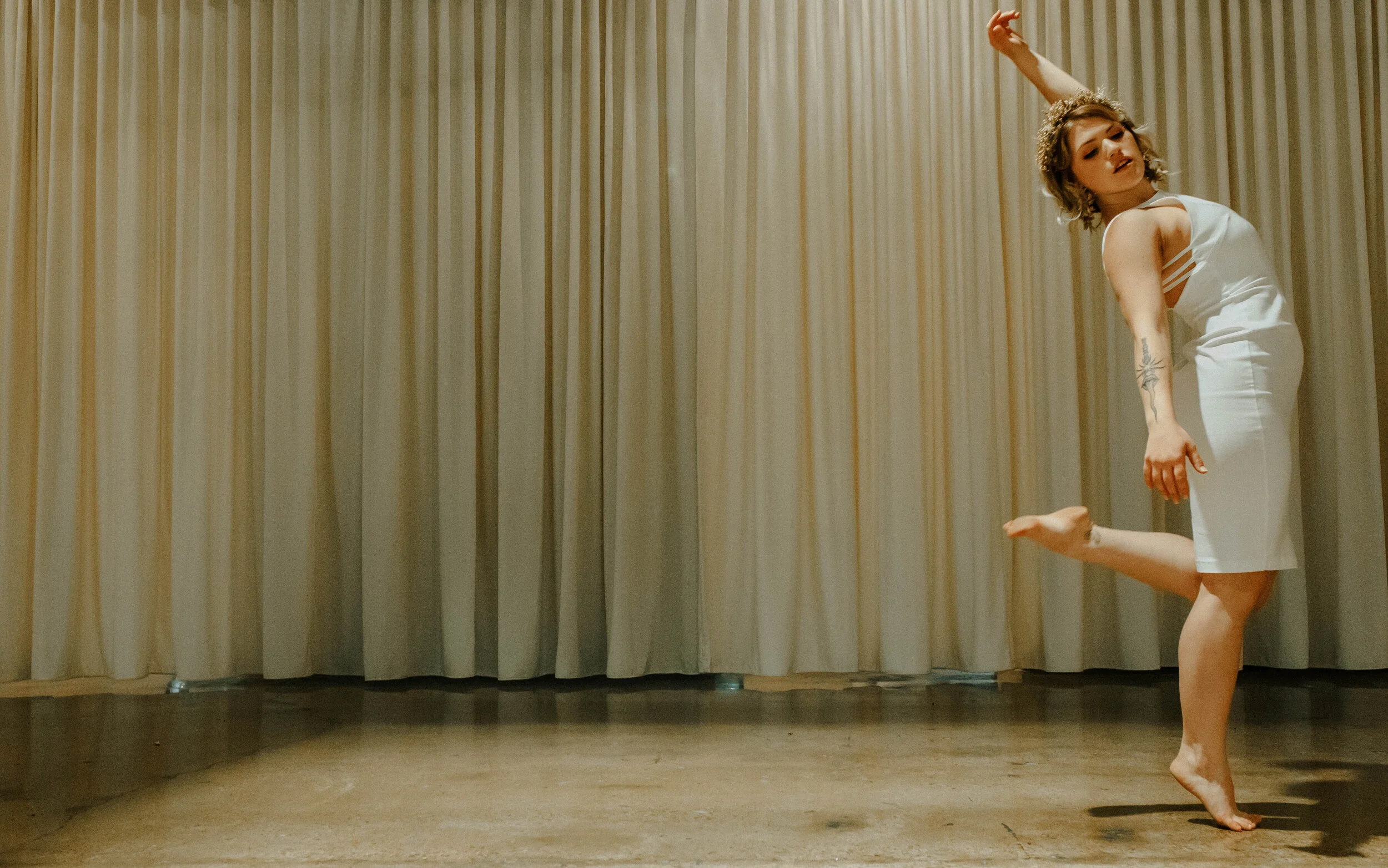 Earthy neutral floral design with flower crown, earrings, and wearable florals. Nashville wedding florist at the Saint Elle.