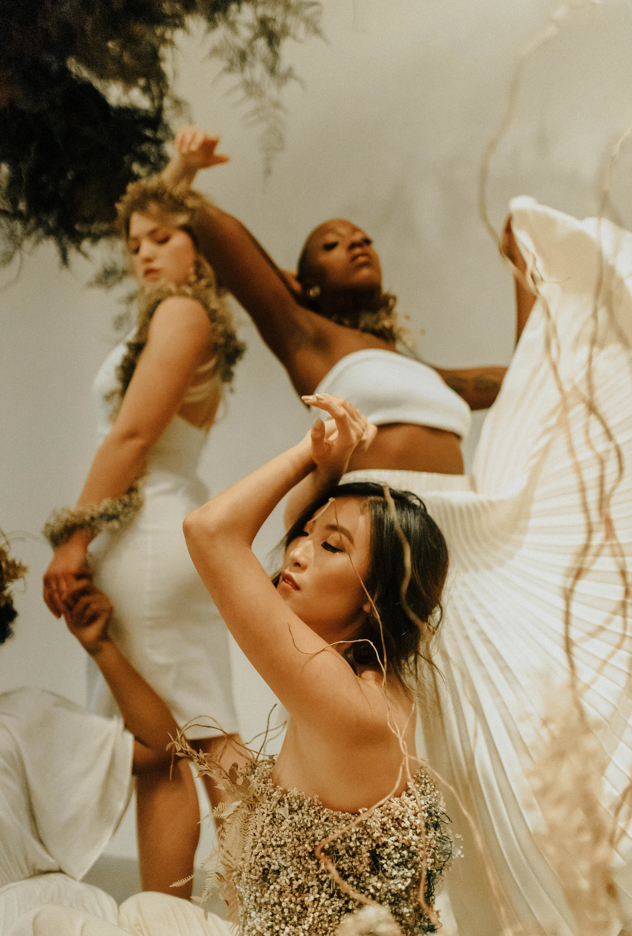 Skin tone inspired wearable floral design inspiration shoot. Earth tone hanging flower installation at the Saint Elle, Nashville.