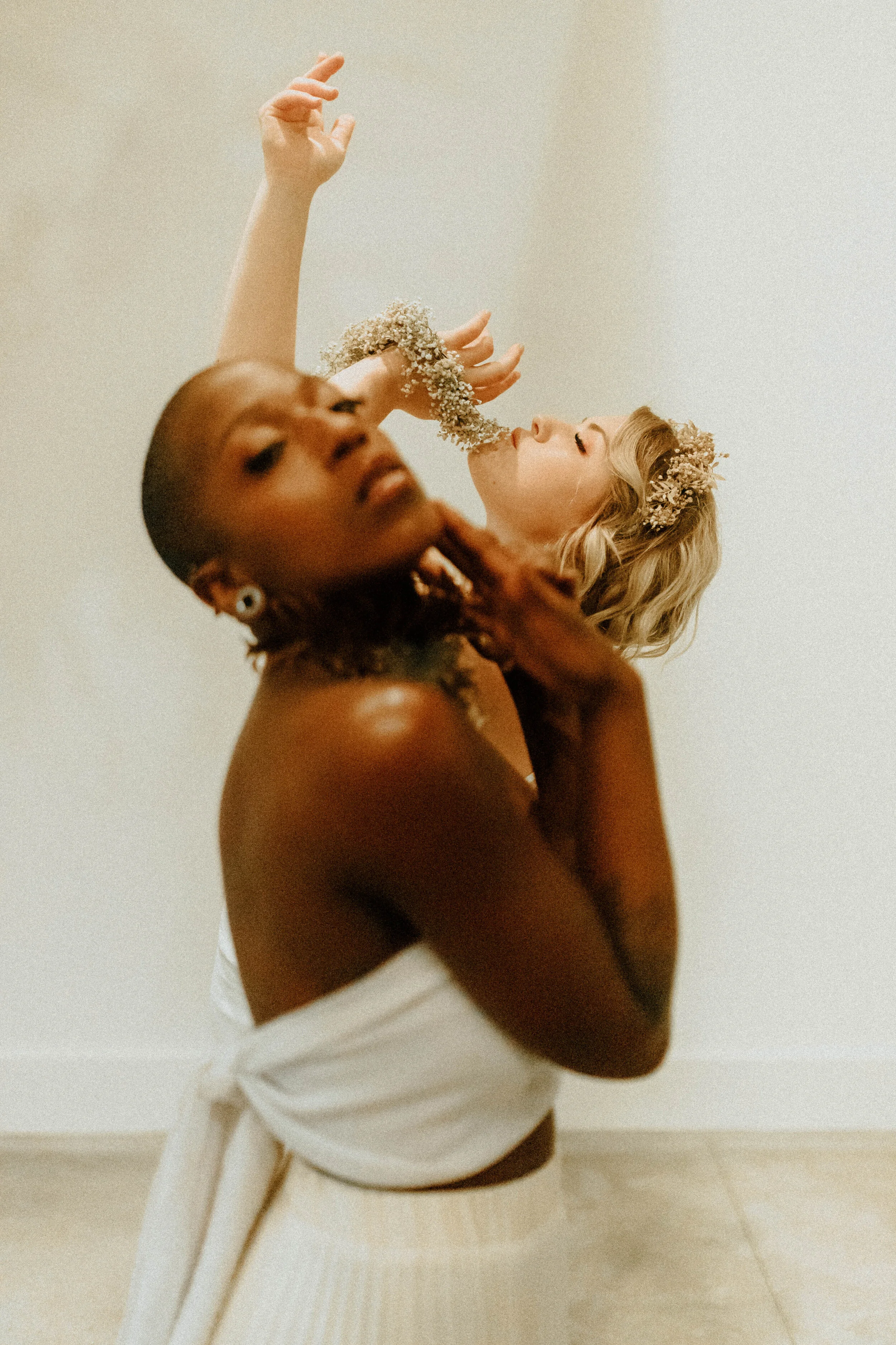 Skin tone inspired wearable floral design inspiration shoot. Earth tone hanging flower installation at the Saint Elle, Nashville.