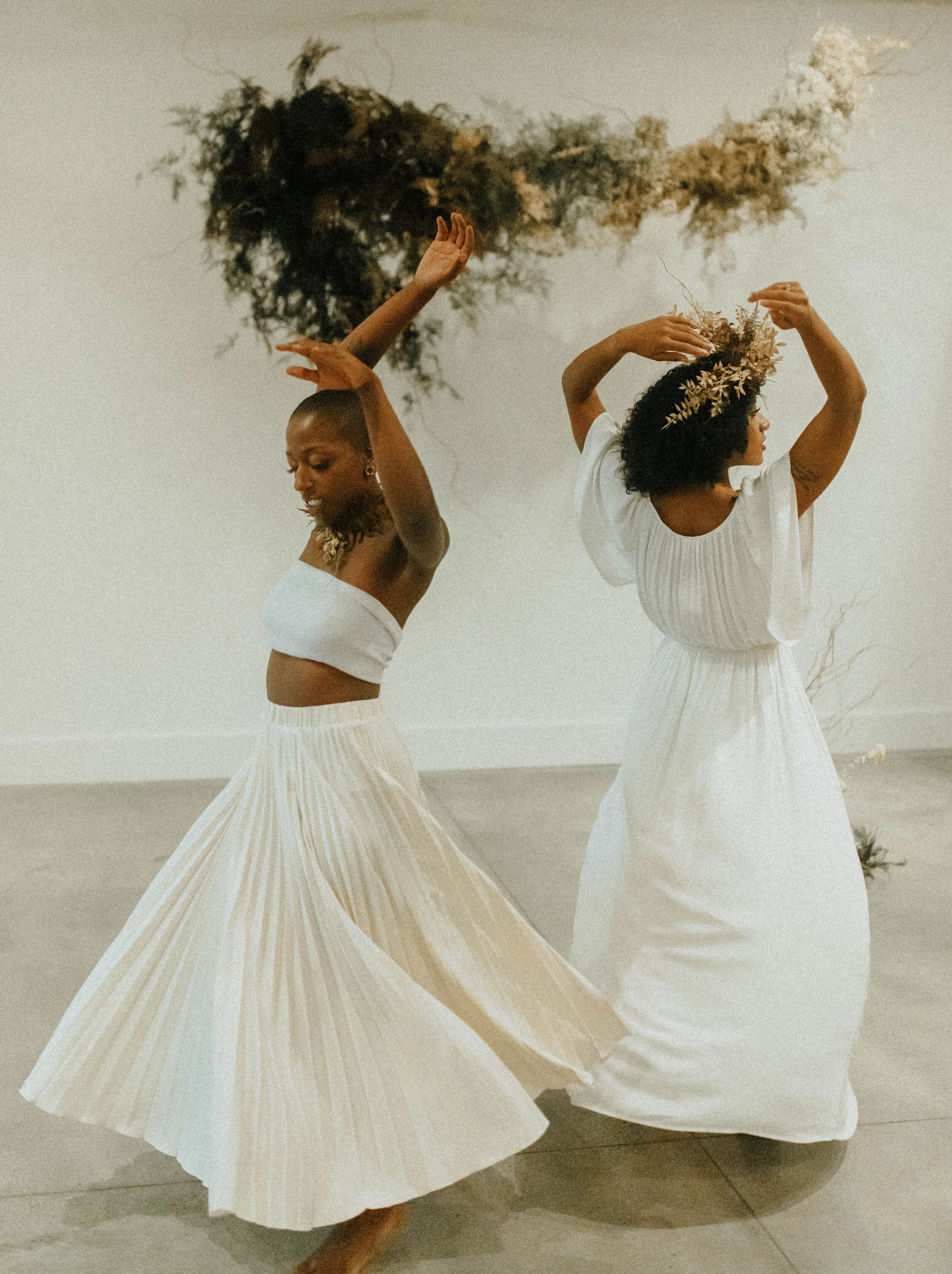 Skin tone inspired wearable floral design inspiration shoot. Earth tone hanging flower installation at the Saint Elle, Nashville.