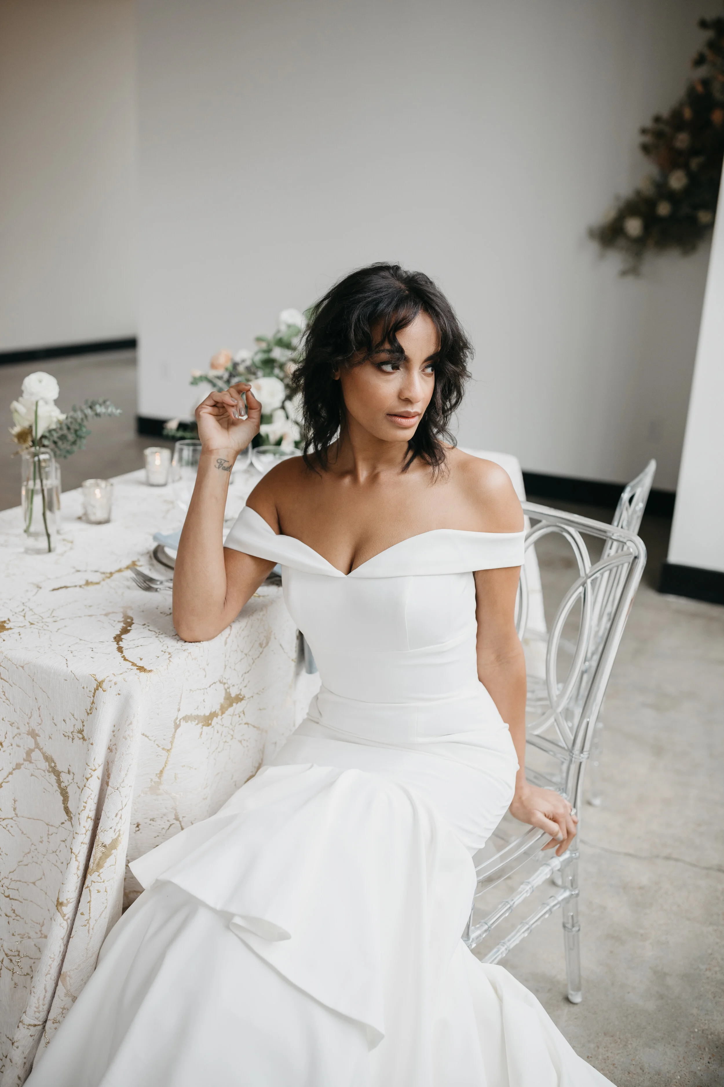 Growing wall installation of fresh and dried florals featuring dyed baby's breath, earth tone carnations, and blush roses. Nashville wedding florist Rosemary & Finch at OZARI.