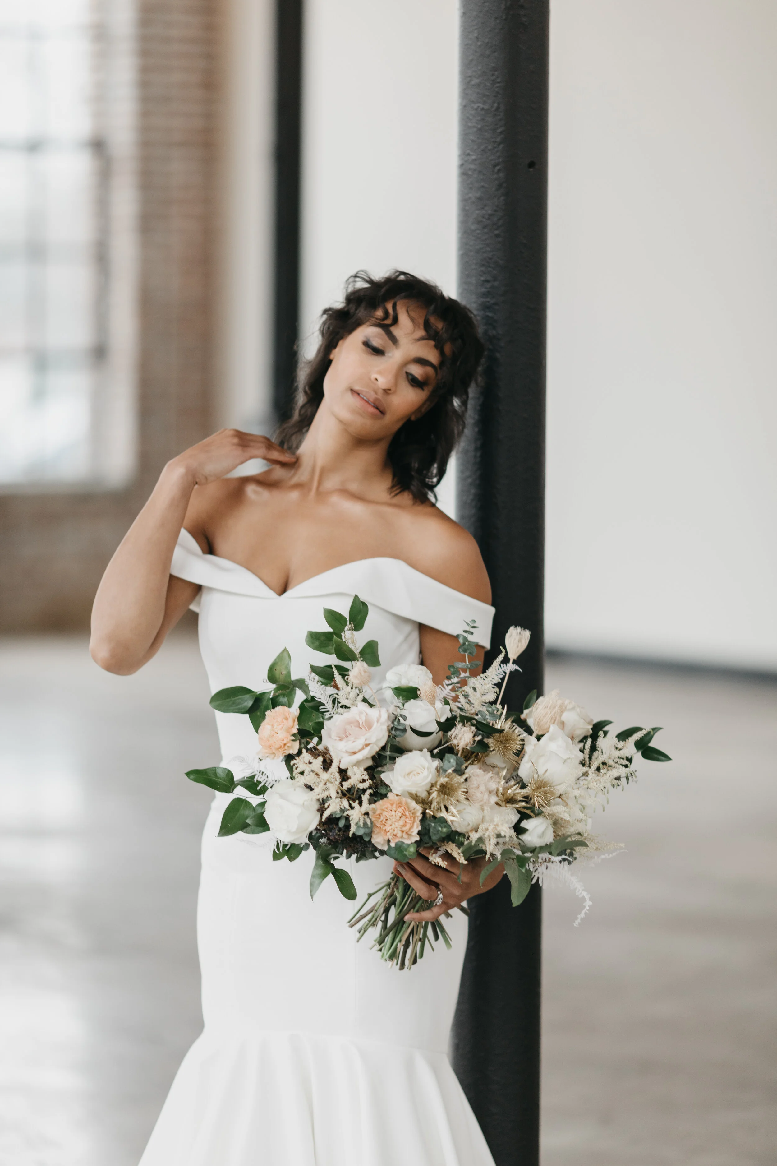 Wintery bouquet filled with fresh and dried florals, white roses, quicksand roses, astilbe, baby eucalyptus, lush greenery, and touches of gold. Nashville wedding florist Rosemary & Finch at OZARI.