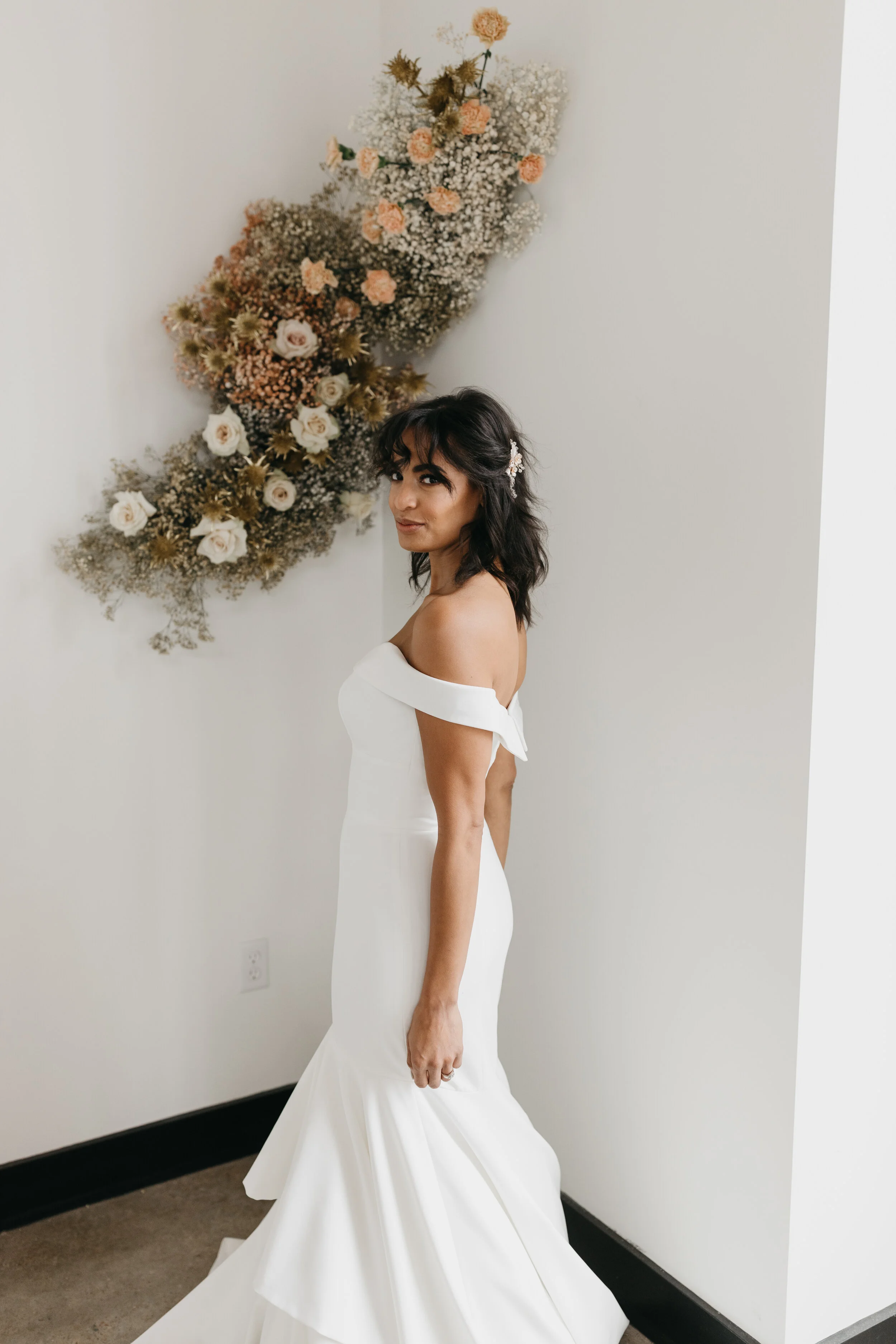 Growing wall installation of fresh and dried florals featuring dyed baby's breath, earth tone carnations, and blush roses. Nashville wedding florist Rosemary & Finch at OZARI.
