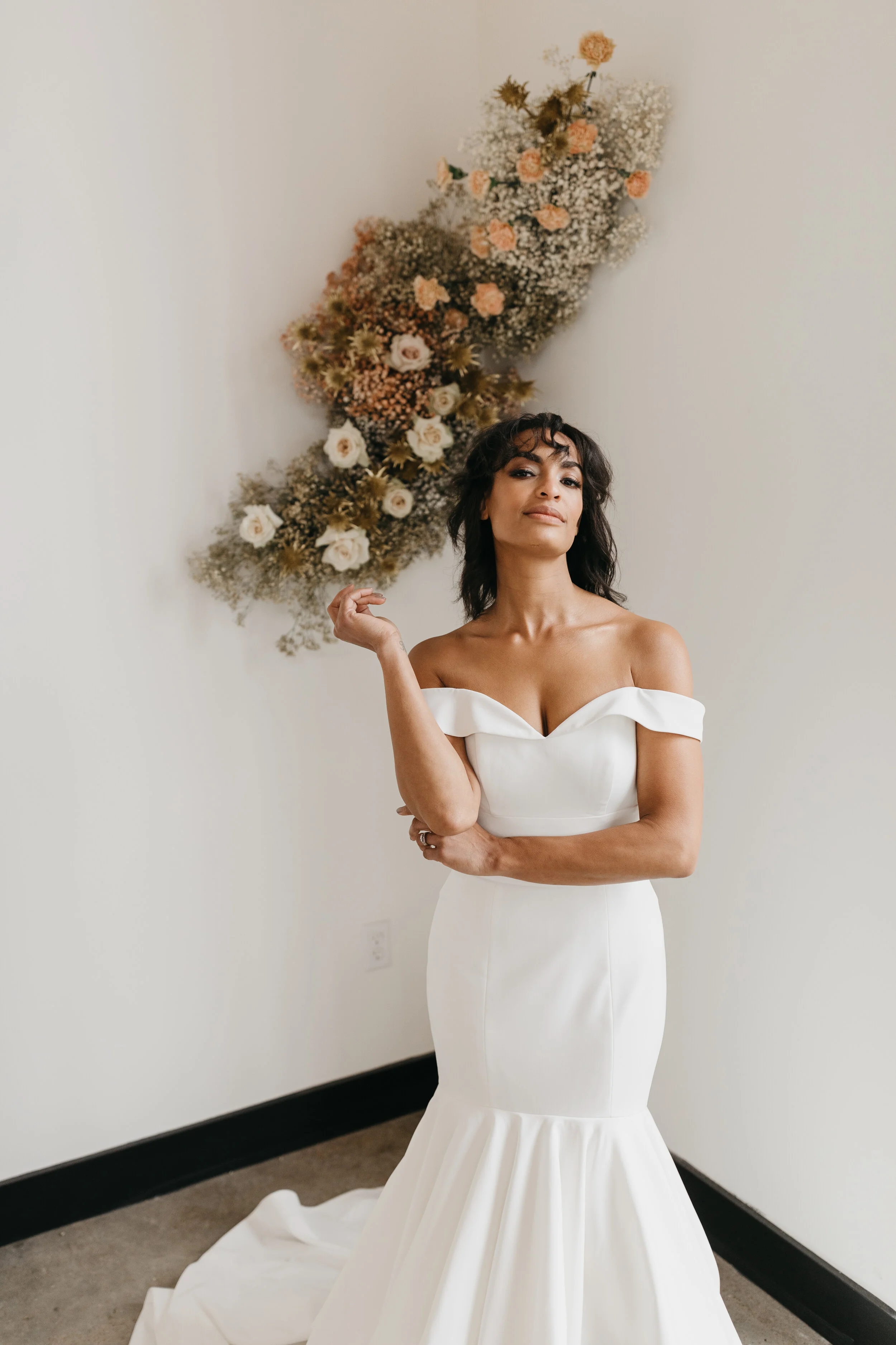 Growing wall installation of fresh and dried florals featuring dyed baby's breath, earth tone carnations, and blush roses. Nashville wedding florist Rosemary & Finch at OZARI.