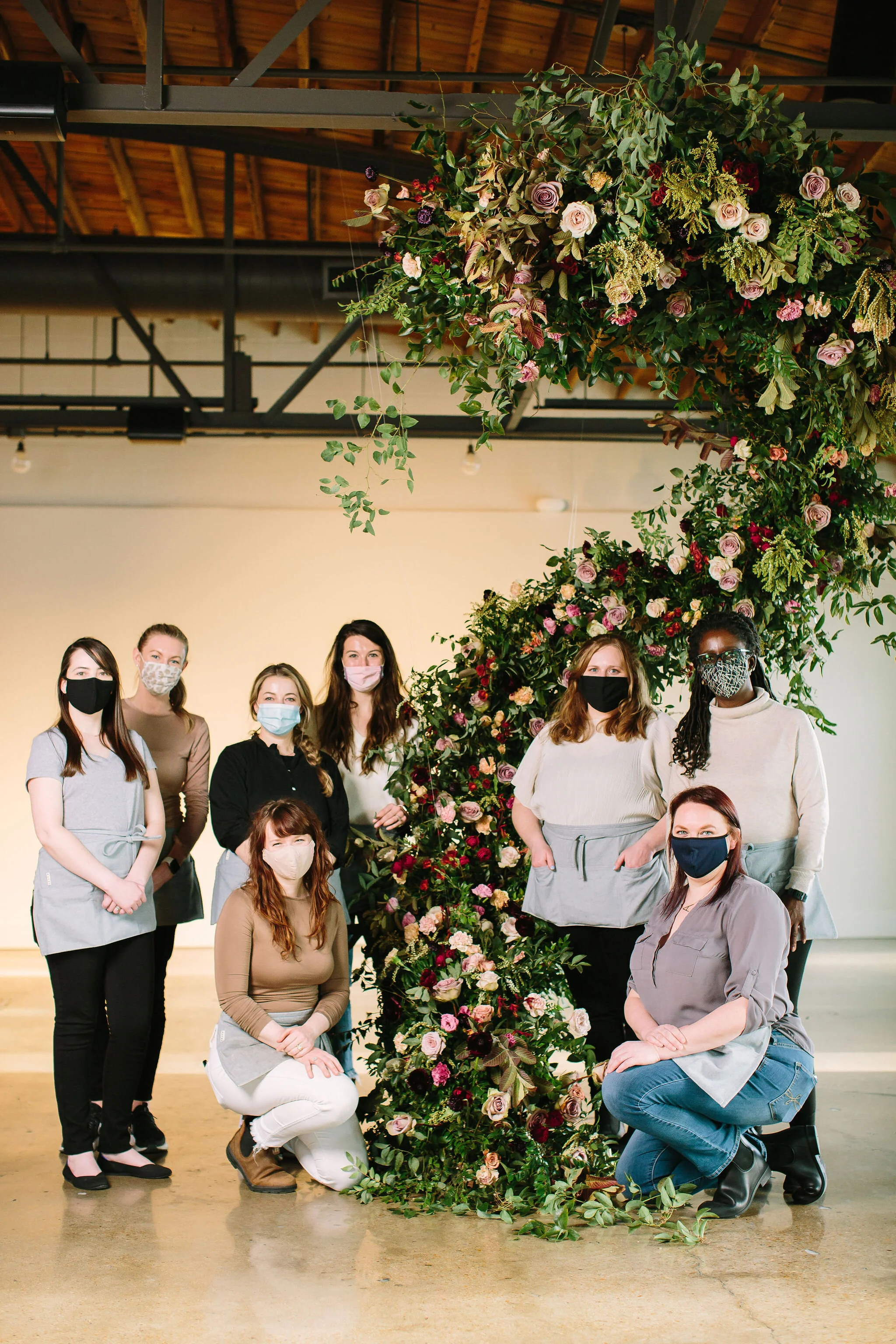 An intimate installation intensive at The Saint Elle in Nashville. Students learned how to create and build 3 different kinds of installations. This spiraling install is filled with rust, plum, and terracotta flowers including toffee and lavender ro…