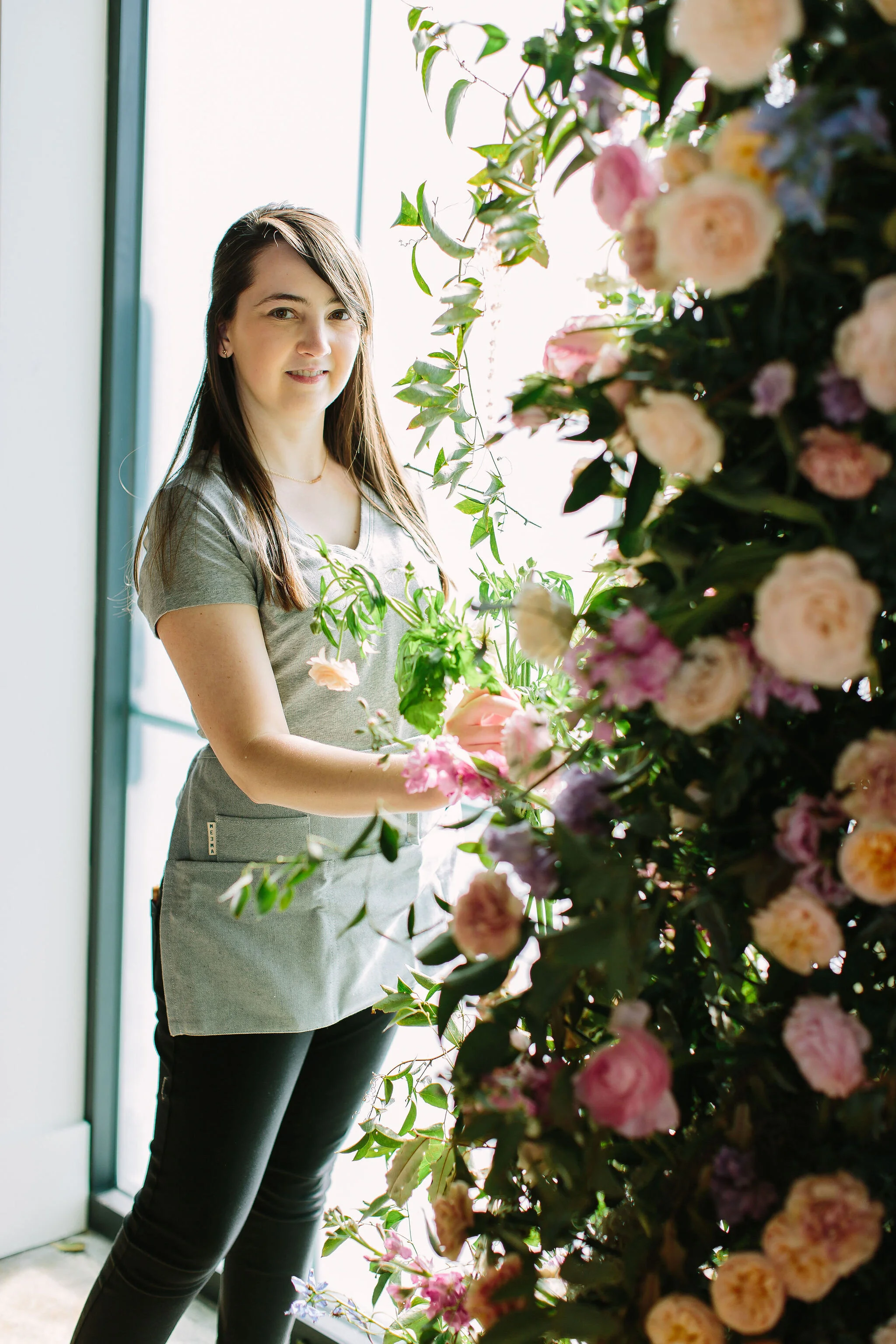 An intimate installation intensive at The Saint Elle in Nashville. Students learned how to create and build 3 different kinds of installations. This climbing window install is filled with flowers in pastel hues including petal heavy roses, lavender …