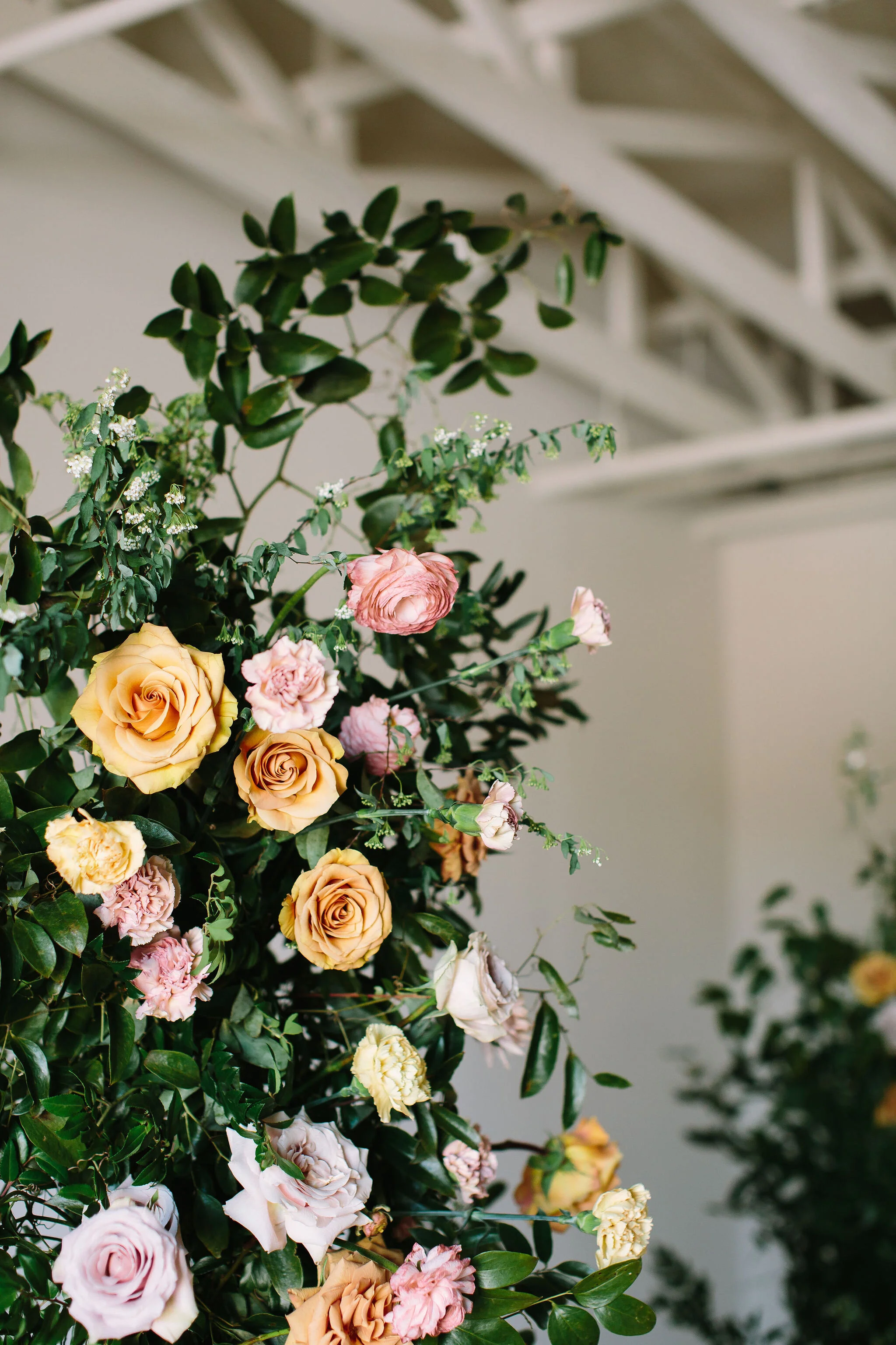 An intimate installation intensive at The Saint Elle in Nashville. Students learned how to create and build 3 different kinds of installations. This elegant broken arch is comprised of golden combo roses, pink mums, nude carnations, blush ranunculus…
