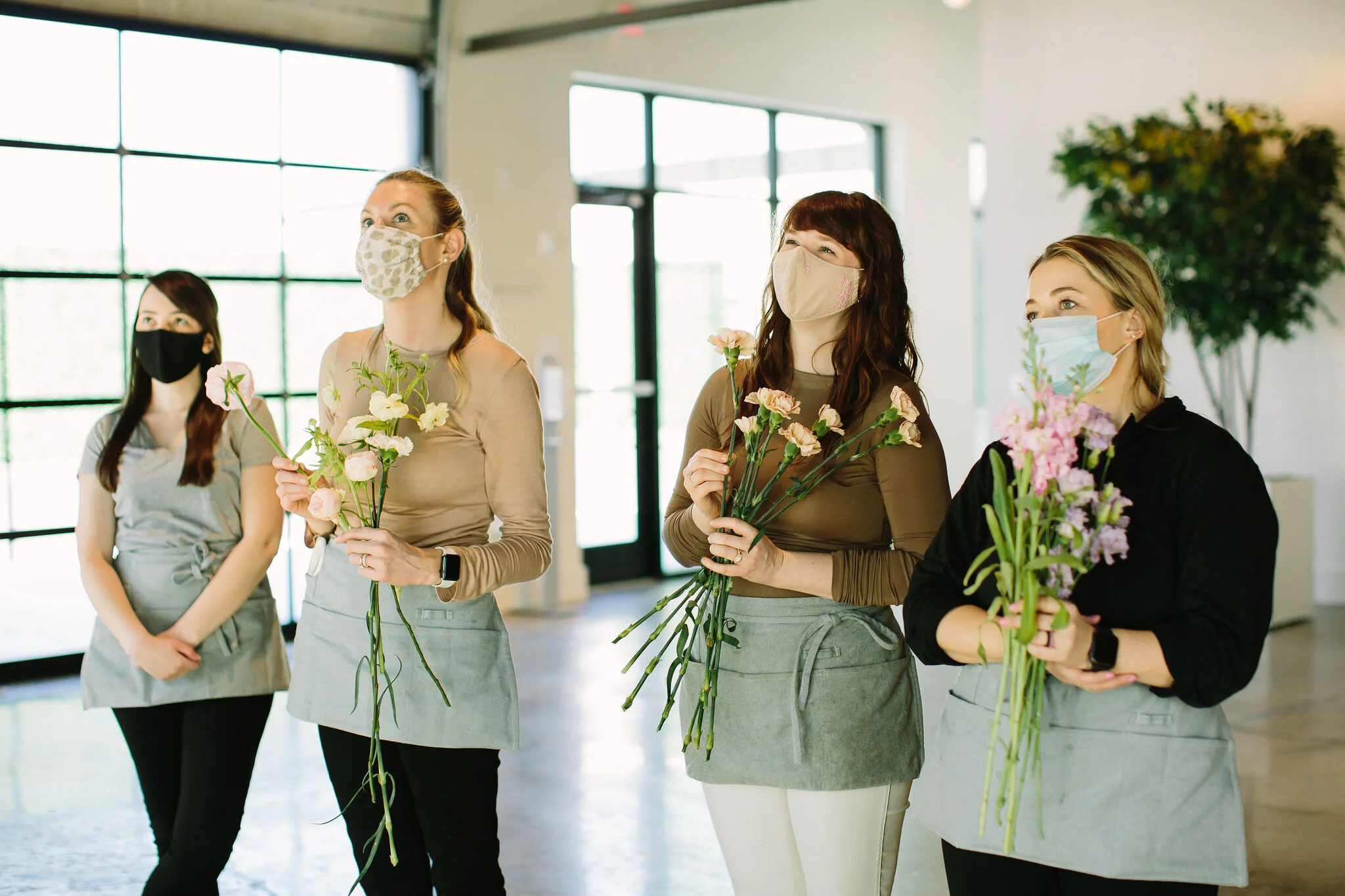 An intimate installation intensive at The Saint Elle in Nashville. Students learned how to create and build 3 different kinds of installations over the course of the day. Hosted and designed by floral designer Rosemary & Finch.
