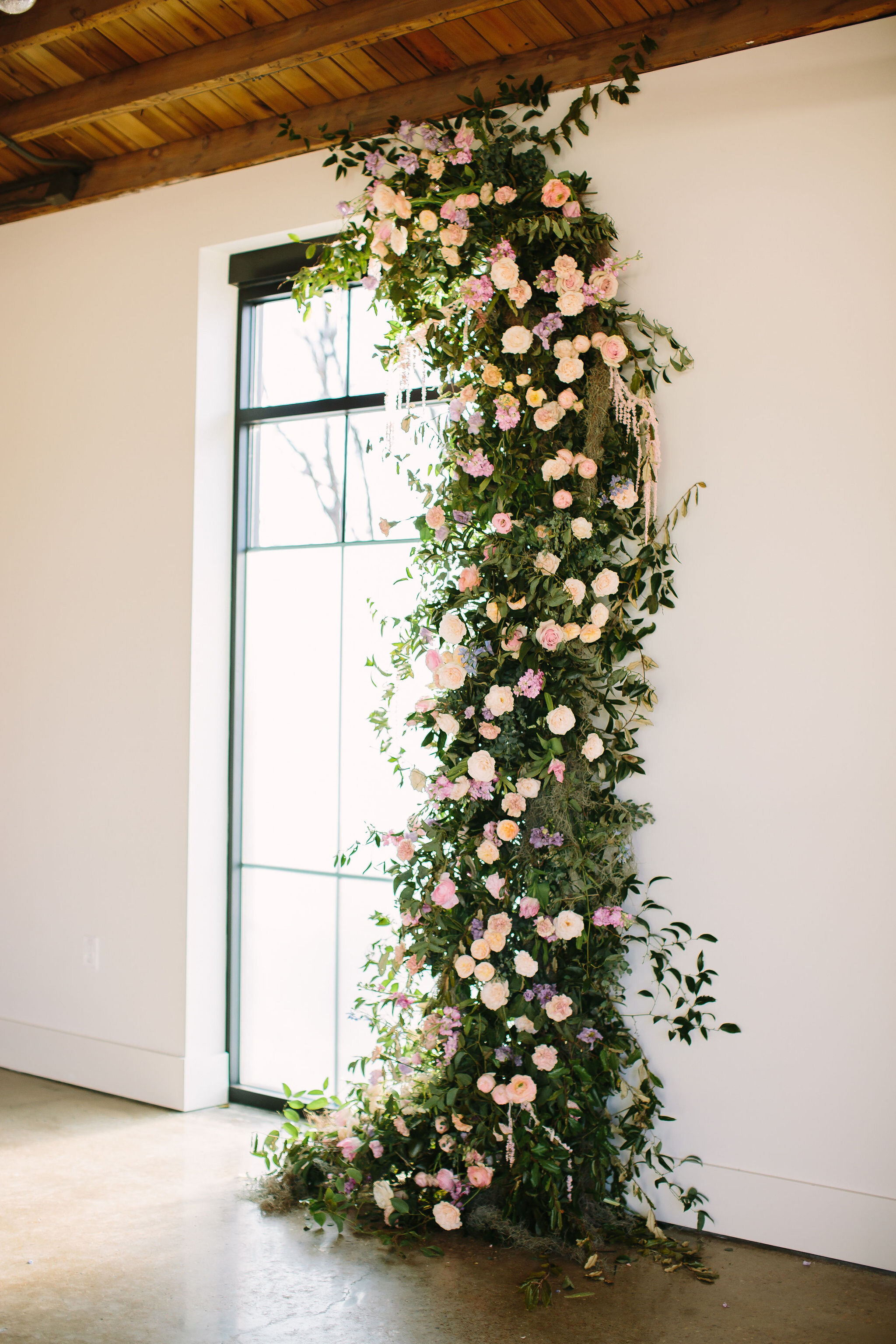 An intimate installation intensive at The Saint Elle in Nashville. Students learned how to create and build 3 different kinds of installations. This climbing window install is filled with flowers in pastel hues including petal heavy roses, lavender …