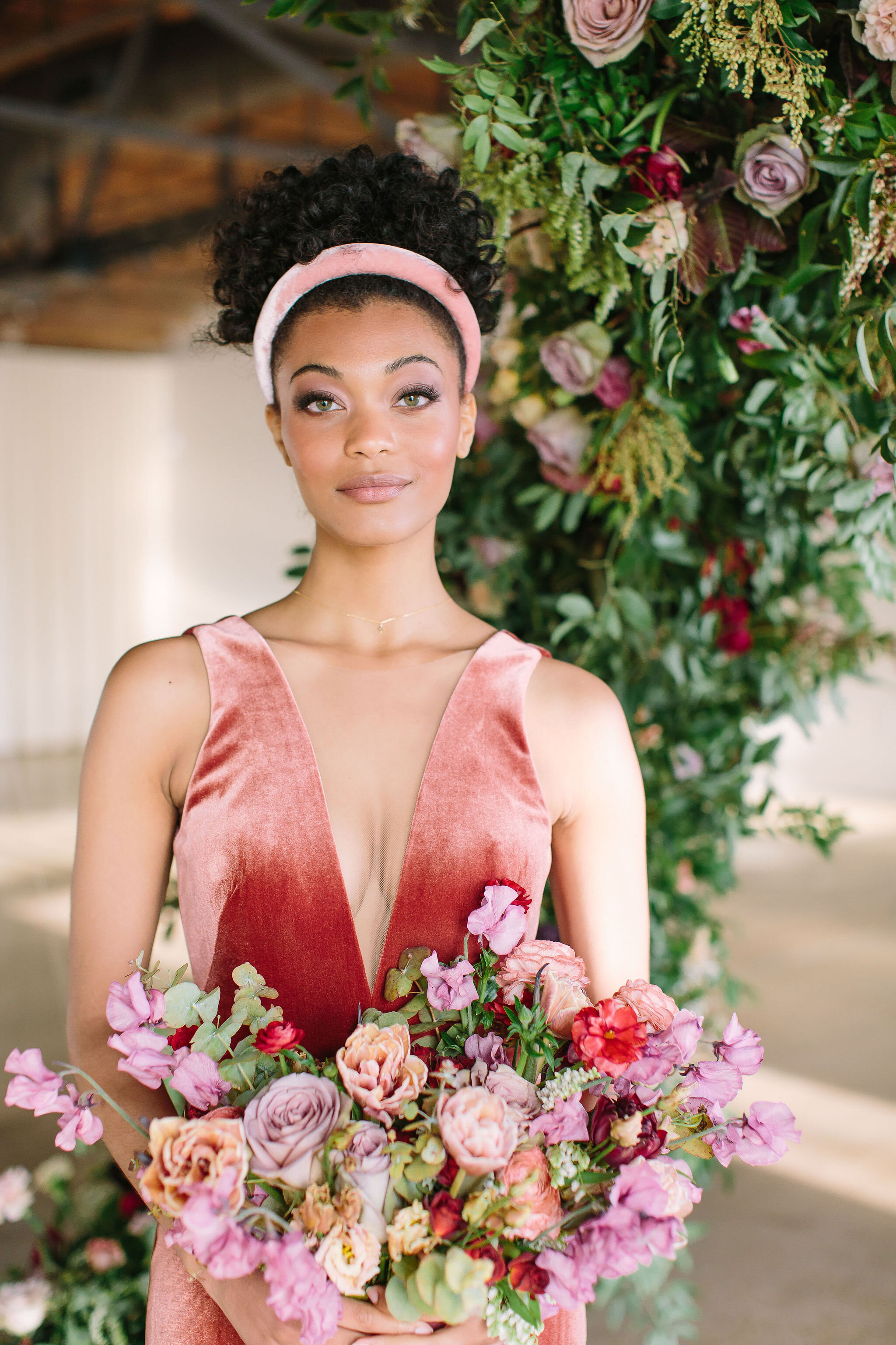 An intimate installation intensive at The Saint Elle in Nashville. Students learned how to create and build 3 different kinds of installations. Featured here a colorful bouquet filled with brownie tulips, rust ranunculus, marsala spray roses, purple…