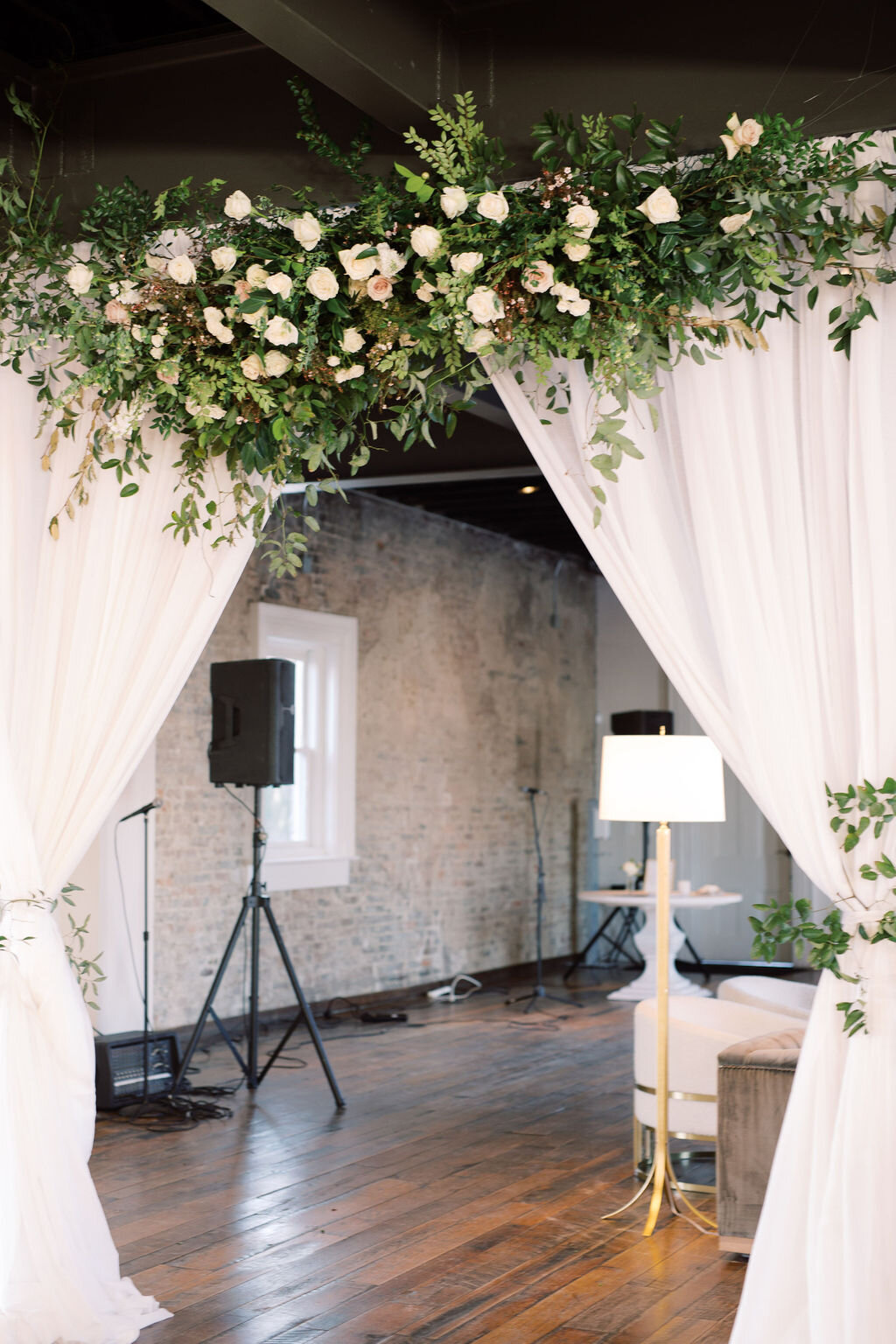 A growing installation of blush and ivory garden roses, white ranunculus, creamy spray roses, delicate eriostemon and lush greenery separated the reception area from the lounge area at the Cordelle. Designed by florist Rosemary & Finch in Nashville,…
