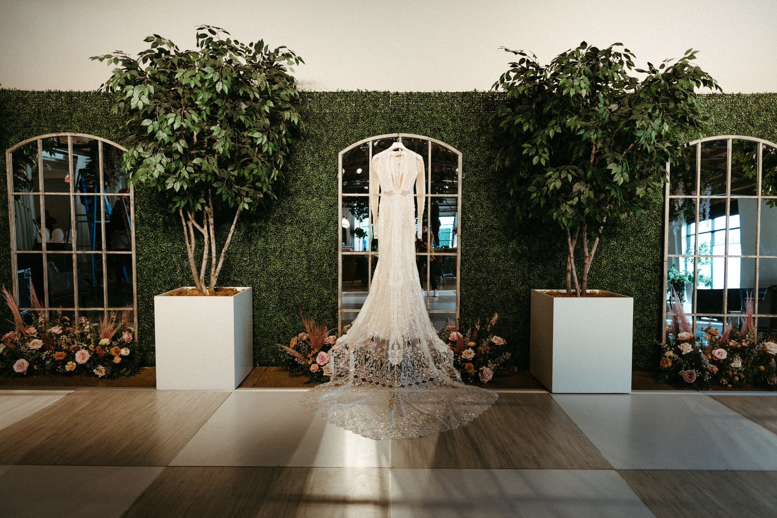 Stunning floral installations bring warmth to this Great Gatsby inspired wedding with florals of terra cotta, dusty pink, and burgundy hues. Petal heavy roses, copper beech, and pink pampas grass accents. Designed by Rosemary and Finch in Nashville,