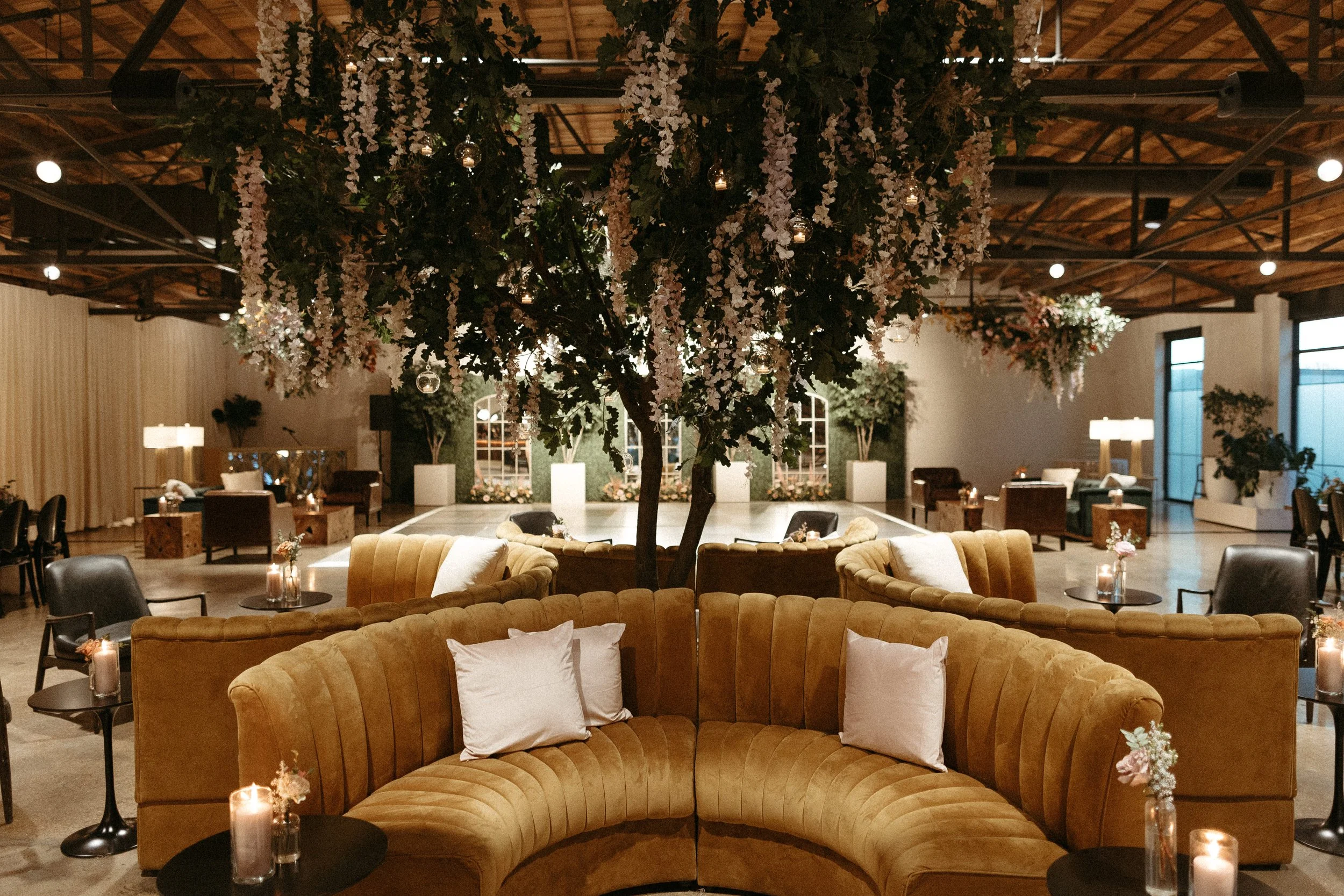 Stunning floral installations bring warmth to this Great Gatsby inspired wedding with florals of terra cotta, dusty pink, and burgundy hues. Petal heavy roses, wisteria, copper beech, and pink pampas grass accents. Designed by Rosemary and Finch in N