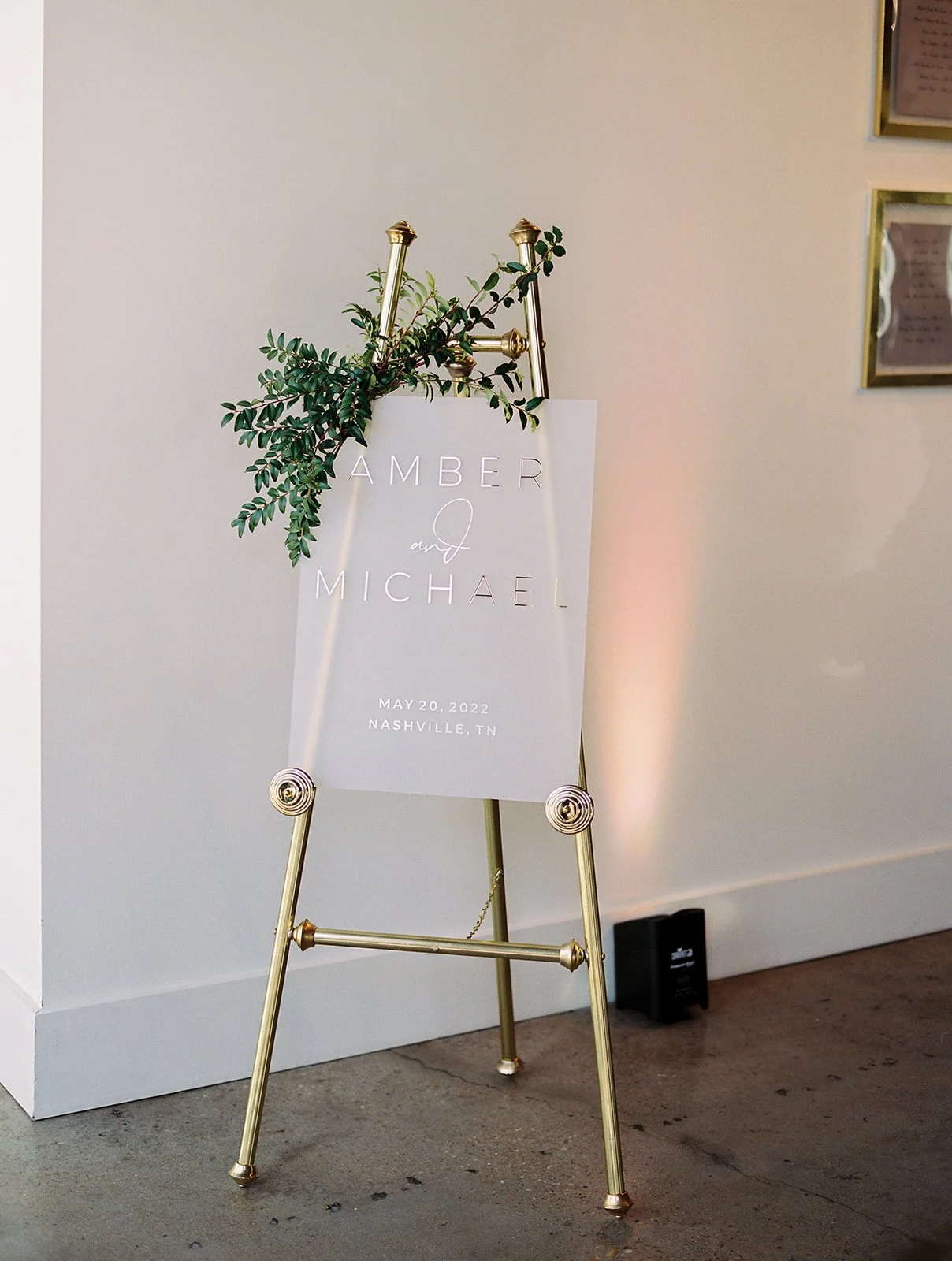 Classic white, cream, and blush wedding flowers. Florals composed of roses, ranunculus, Queen Anne’s lace, and greenery. Designed by Rosemary and Finch in Nashville, TN.