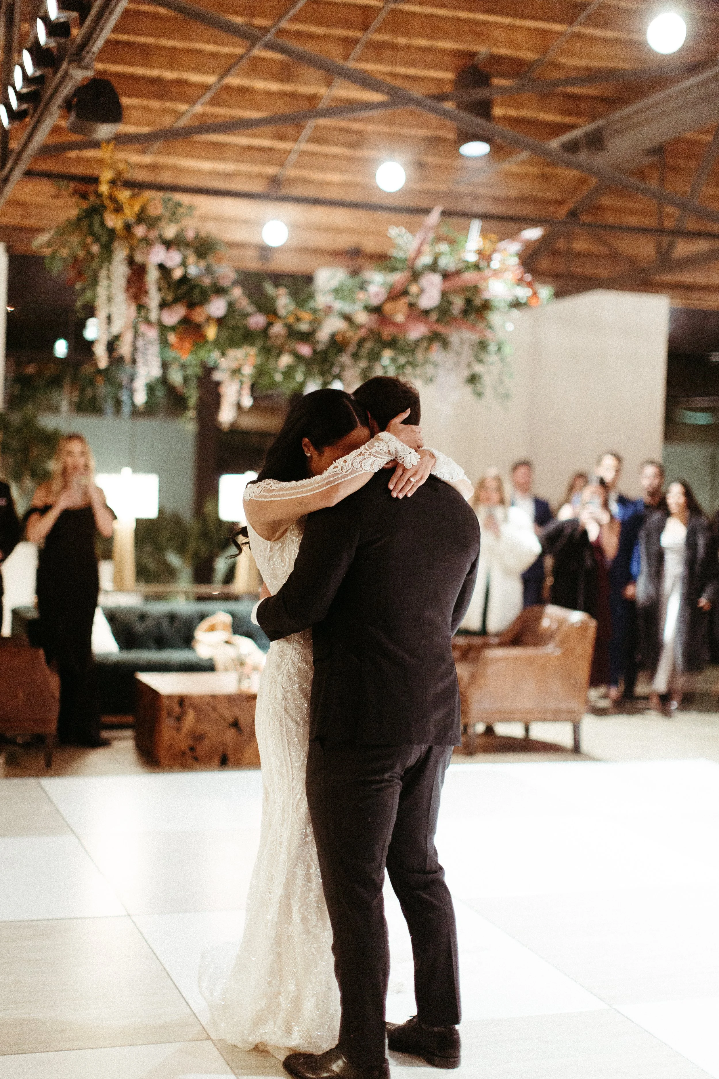 Stunning floral installations bring warmth to this Great Gatsby inspired wedding with florals of terra cotta, dusty pink, and burgundy hues. Petal heavy roses, wisteria, copper beech, and pink pampas grass accents. Designed by Rosemary and Finch in N