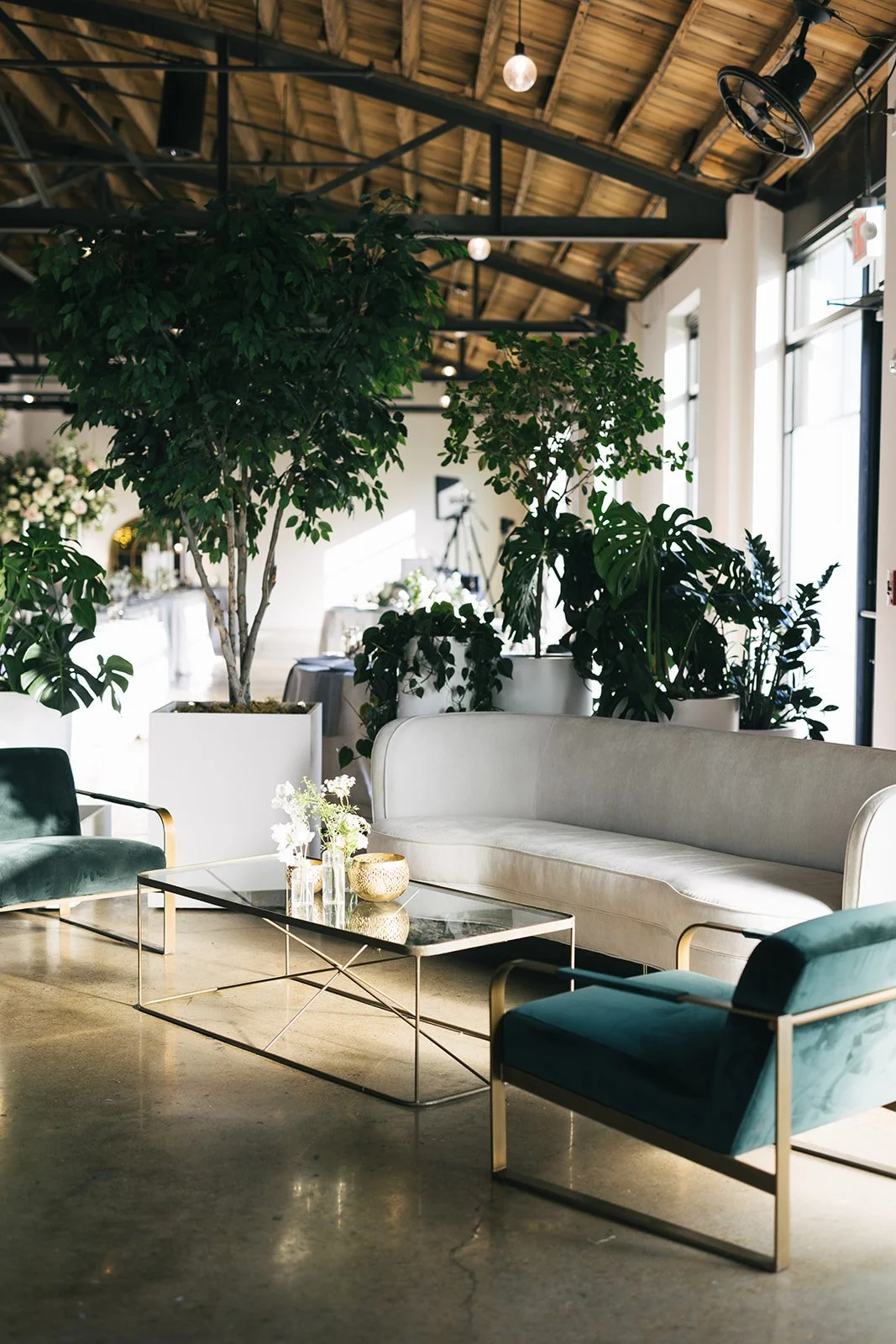 Classic white, cream, and blush wedding flowers. Florals composed of roses, ranunculus, Queen Anne’s lace, and greenery. Designed by Rosemary and Finch in Nashville, TN.
