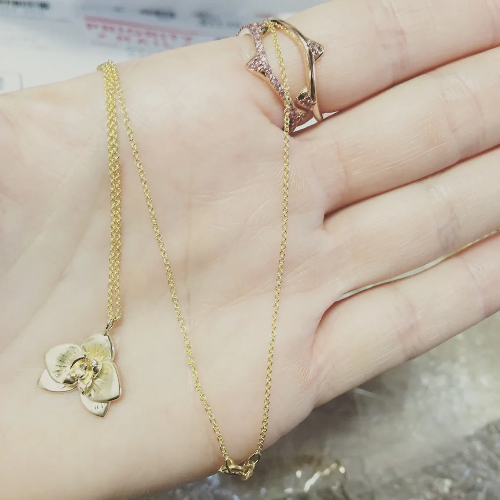 Orchid-Necklace_m.jpg