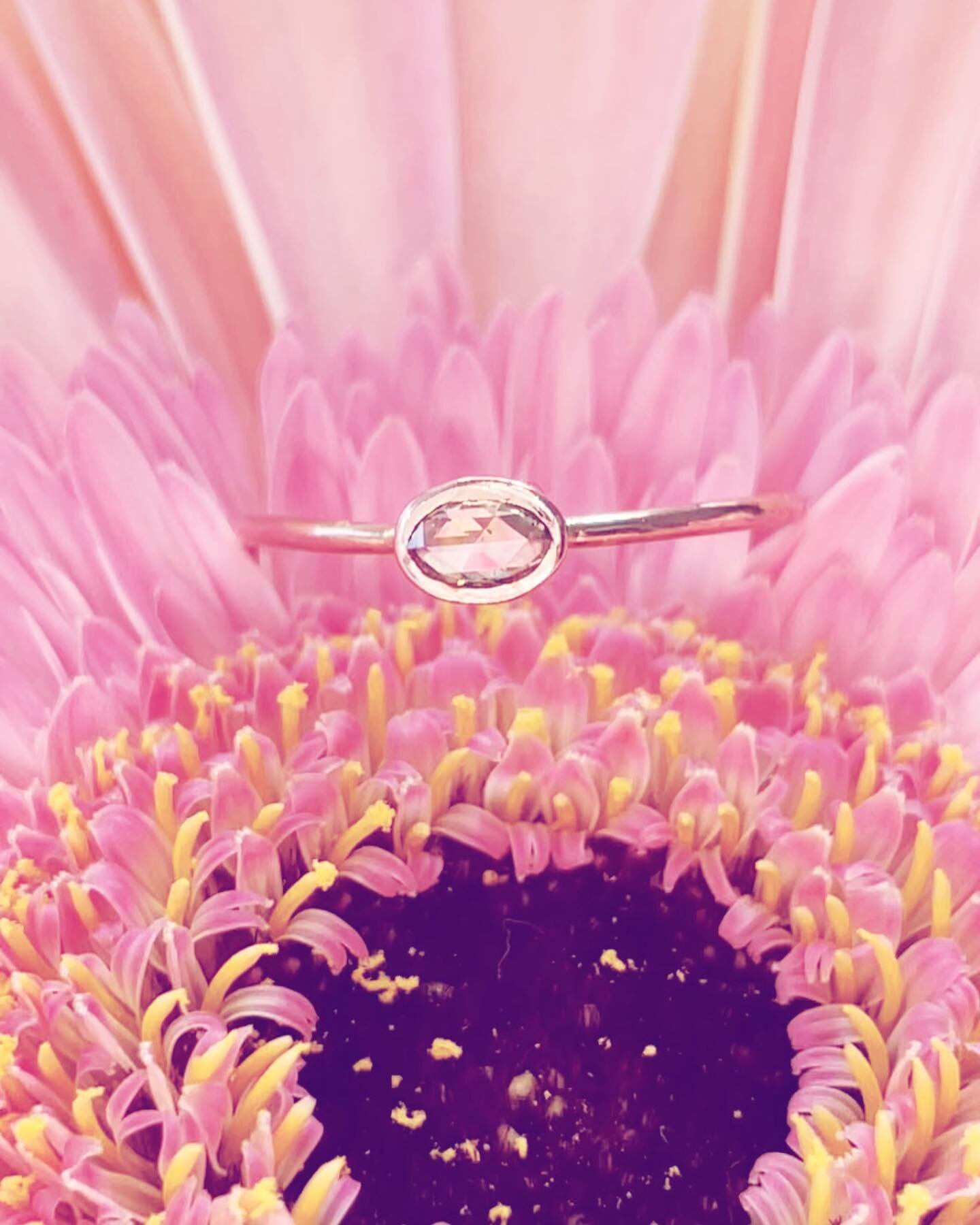 Pretty pinks 💖 On our website ✨#fancypink #pinkdiamond #stacks #stackablerings #diamonds #diamondrings #jewelry #finejewelry #beauty #love #jewels #fancycolored #coloreddiamonds #diamondgirl #rosecut #rosecutdiamonds #flowers