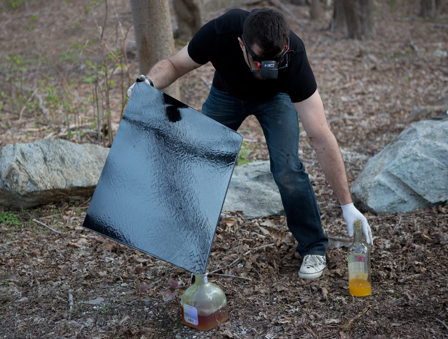 Pouring the plate.