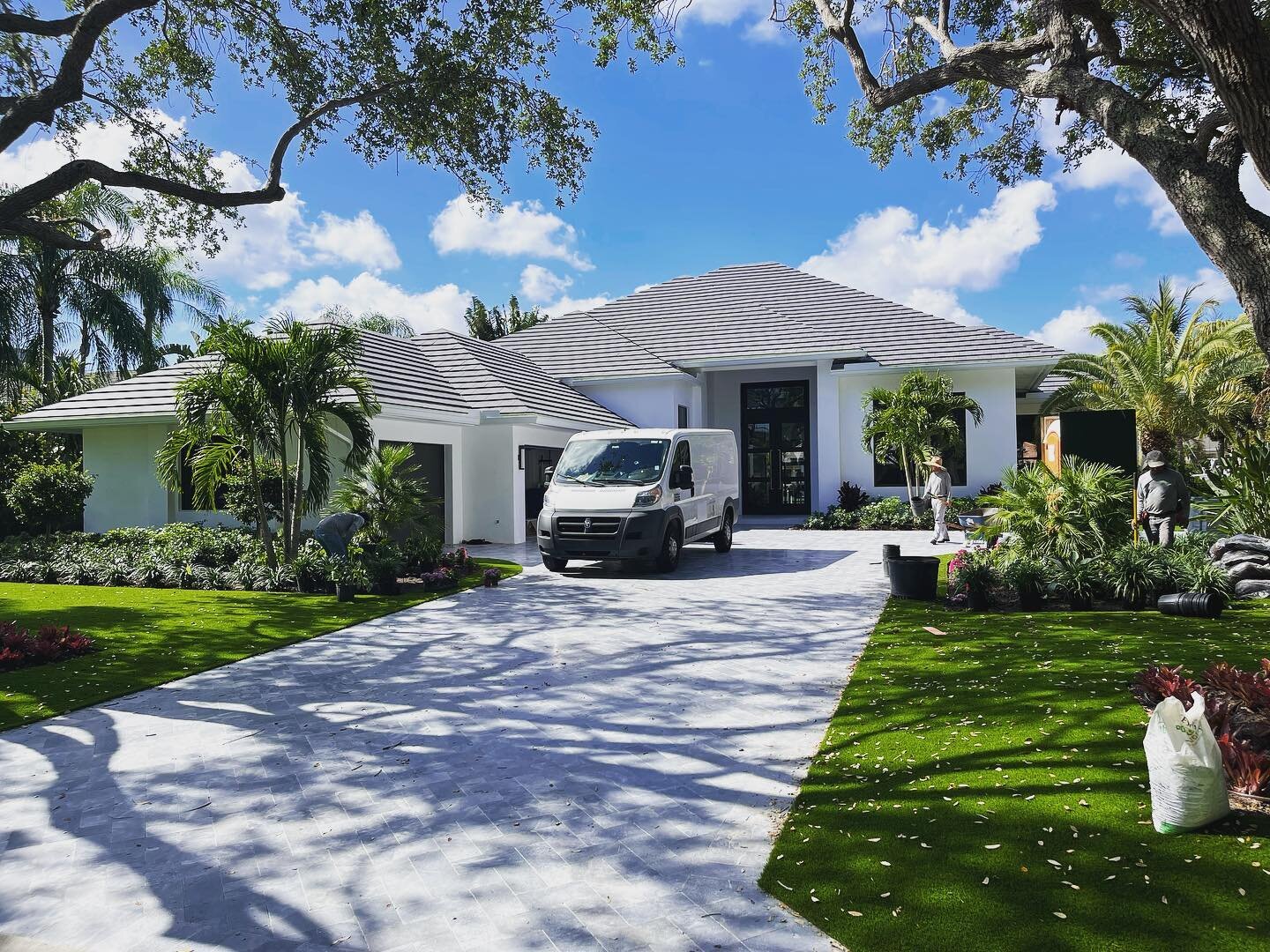 Big final push to get this full scale remodel ready for furniture delivery tomorrow! So excited to see it all come together. More to come.#interiordesign #jupiterflorida #southflorida #luxuryhomes #remodel #contemporarydesign