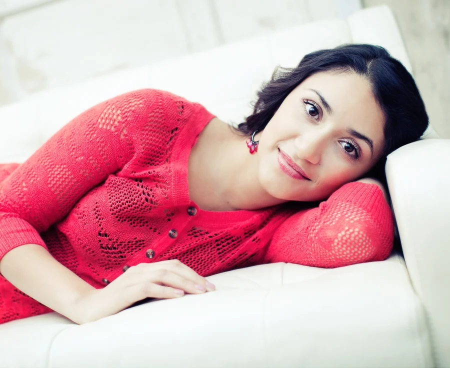 WHITE LEATHER COUCH (outdoors)