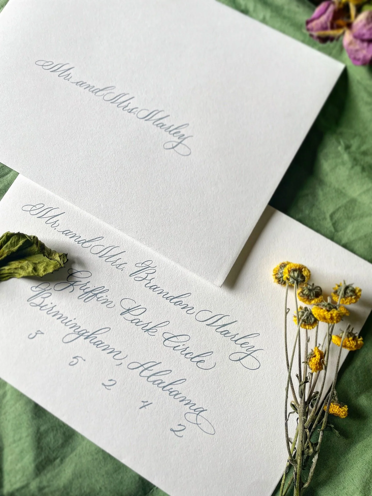 I never get tired of blue, so many shades, so many styles! All year round, it never fails