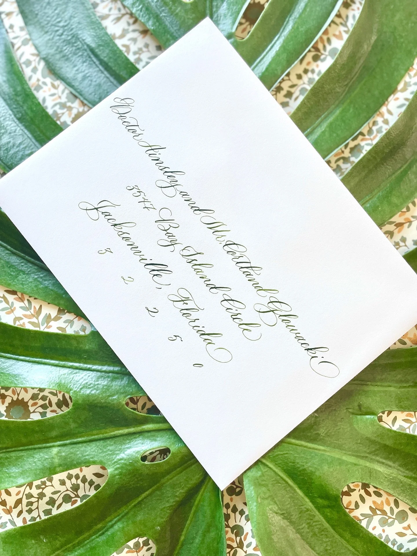 Lucky thing green shines year round!

#calligraphy #calligrapher #alabamacalligrapher #alabamacalligraphy #southernweddingplanner #alabamawedding #calligraphersofinstagram #bessbooth #bessboothdesignandcalligraphy #bessboothcalligraphy