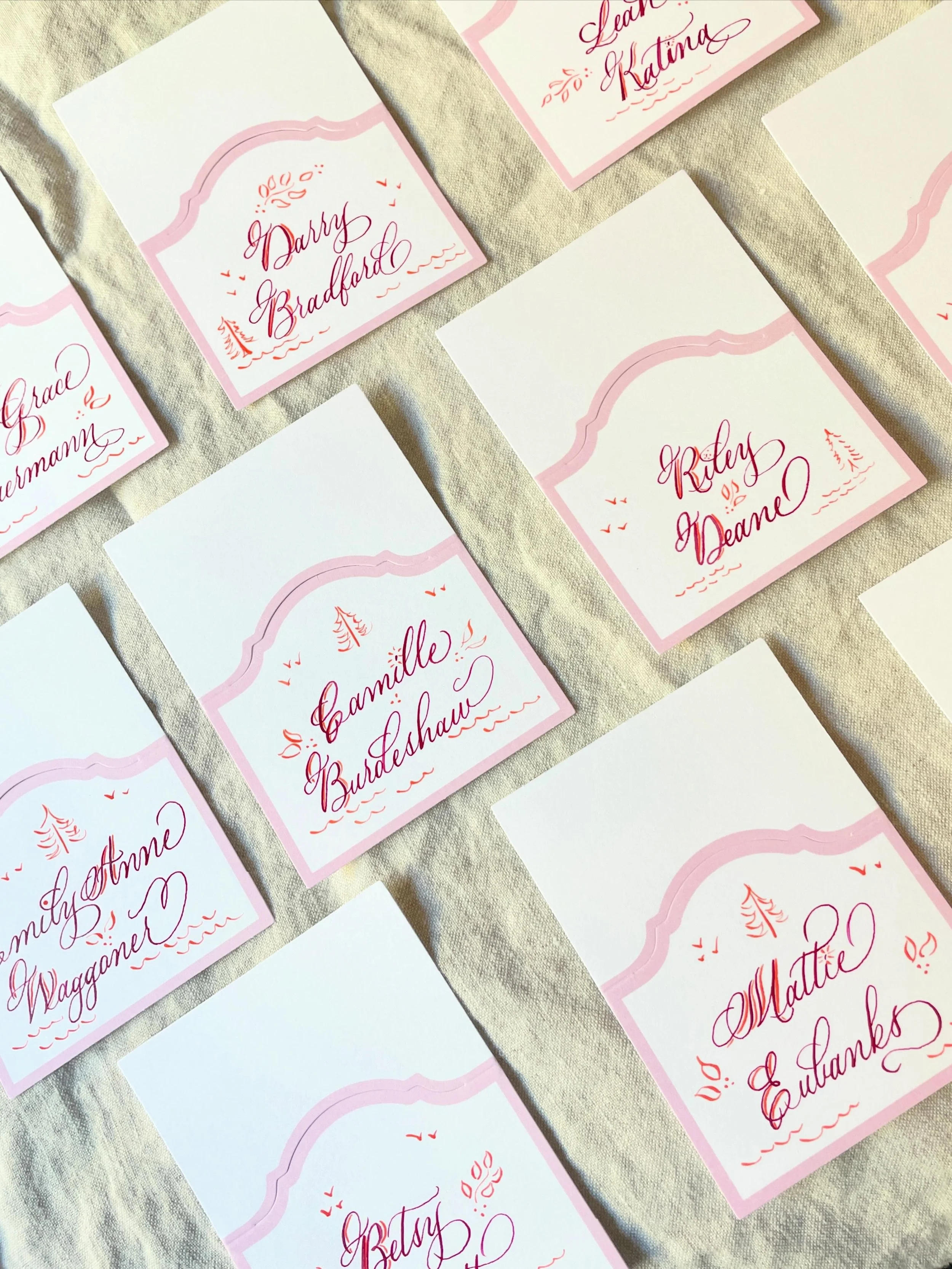 What&rsquo;s a weekend get-together without some color!

#calligraphy #placecards #calligrapher #calligraphyplacecards #handwritten