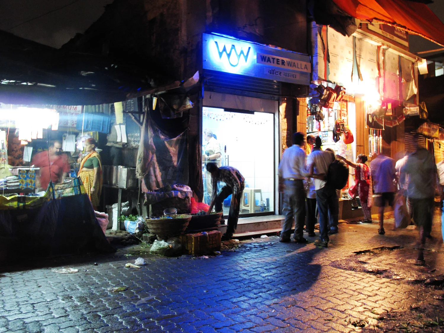 Shop+by+night.jpg