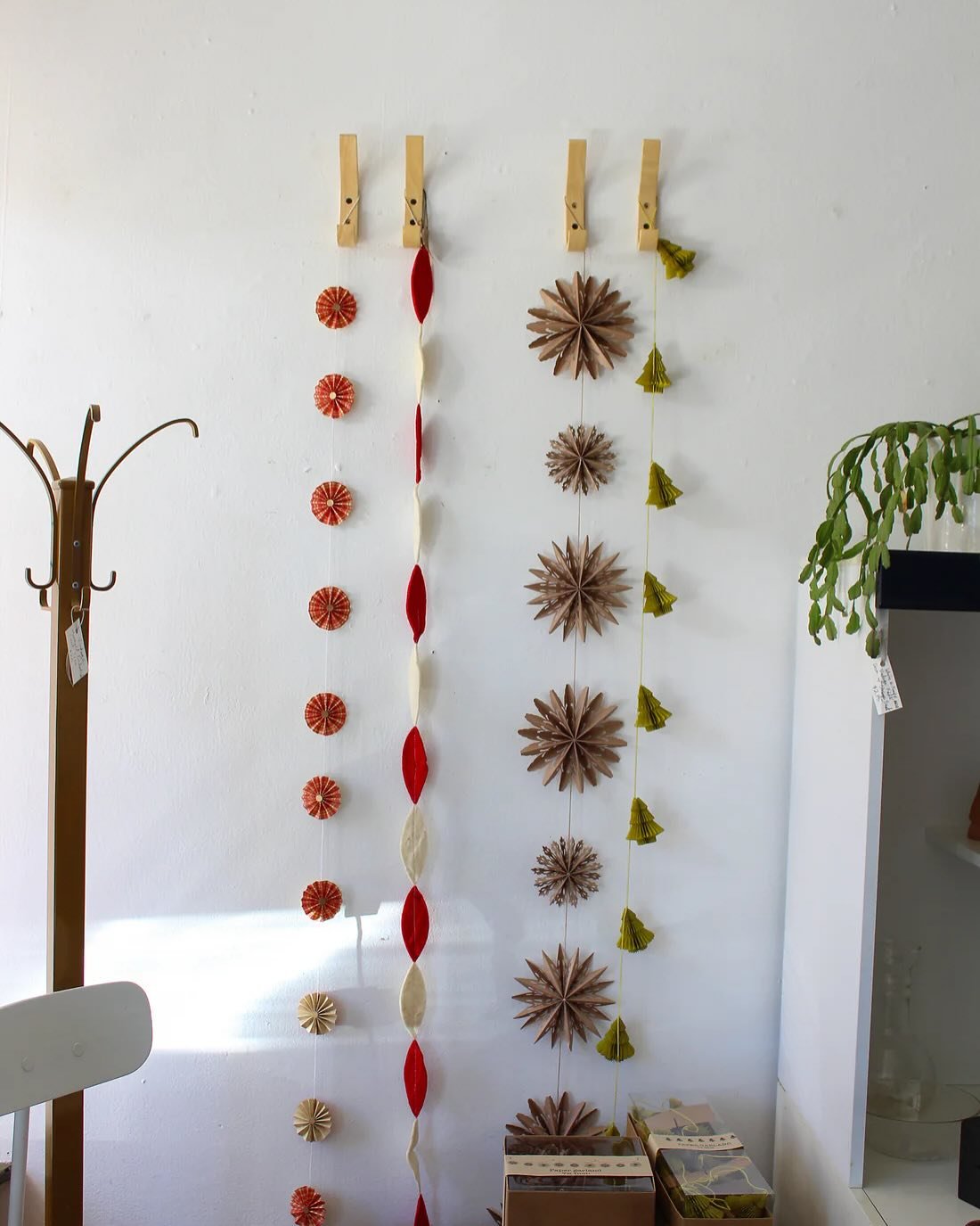 Our Black Friday sale starts a little early this year! Shop with us and receive 15% off your purchase in-store. Sale starts tomorrow (Saturday)✨

#blackfriday #sale #elmwoodvillage #shopsmall #decor #holidays #holidaydecor #ornaments #garlands #seaso