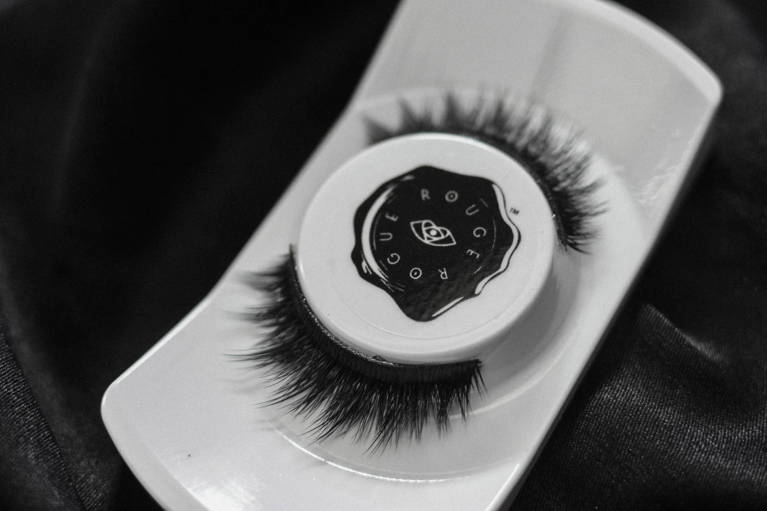Phoenix This lash soars above the rest! Made to mimic the wings of a Phoenix, this striking, dramatic lash will rise you to new heights. The phoenix is a symbol of rebirth- let your eyes take on new life with this dual tiered, tapered style which integrates our Infinite Volume technology ™ for the ultimate alluring stare. 