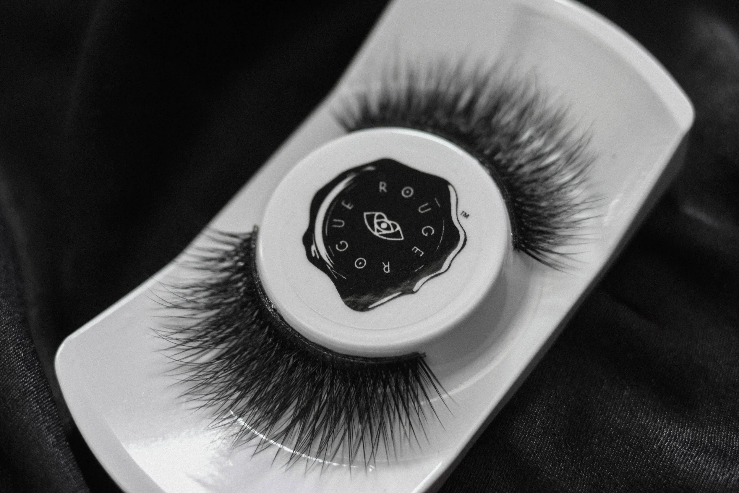 Eclipse Moonlight chasers beware, this lash is so full – get ready for an ‘Eclipse’! Mega volume, mega length and mega drama unite in this multi-tiered, dual tapered plush style that integrates our Infinite Volume technology ™, for the ultimate alluring stare. Eclipse will let your eyes shine, but block out the haters.