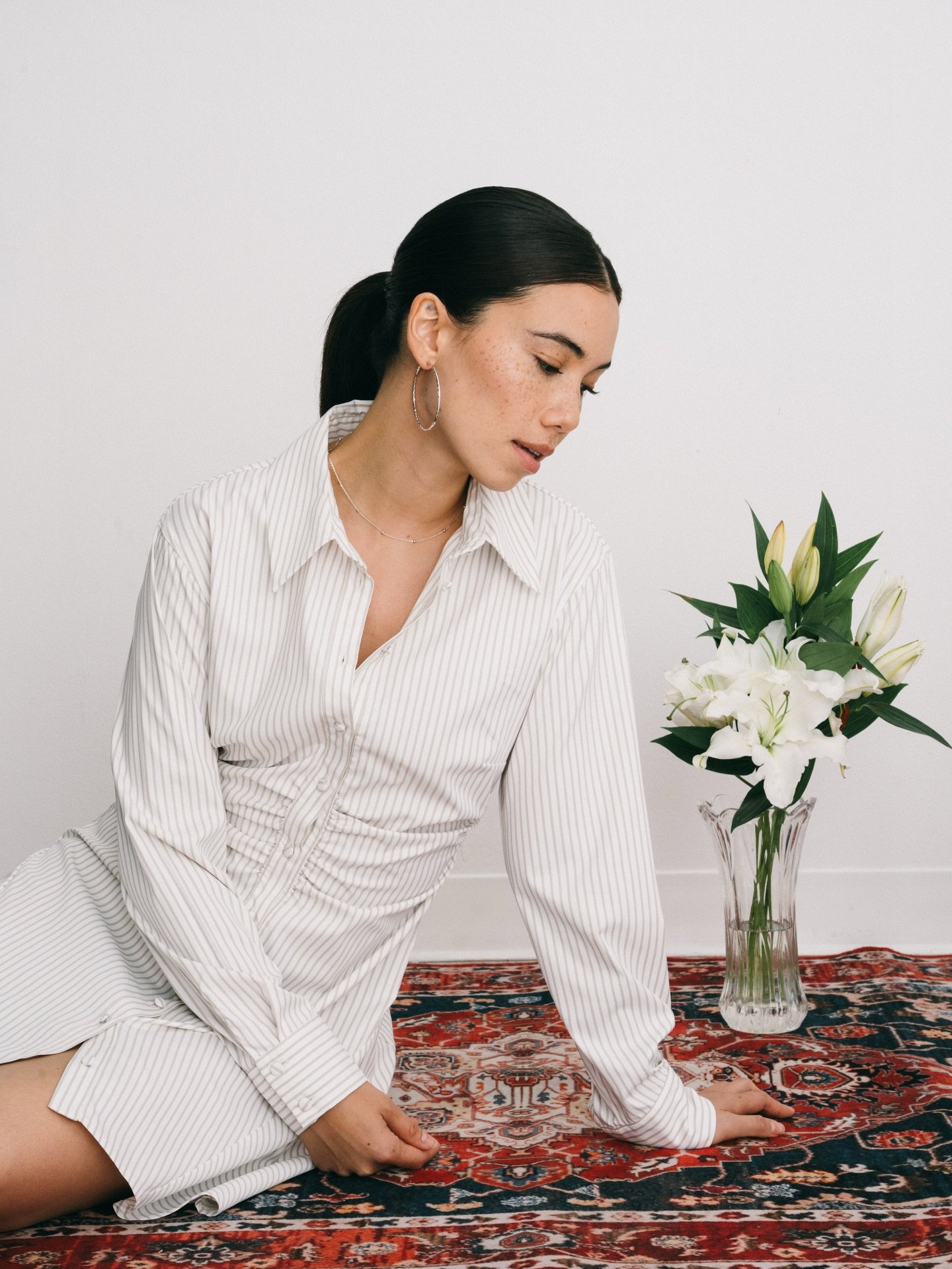 Quiet moments, intentional designs 

Clothing by @sofisacollection 

Jewelry by @lulufrost on slides 3-4 

Styling by @rae.styling 

#brandaccelerator #newbrand #clothingbrandowner #fashion2026 #upcomingbrands