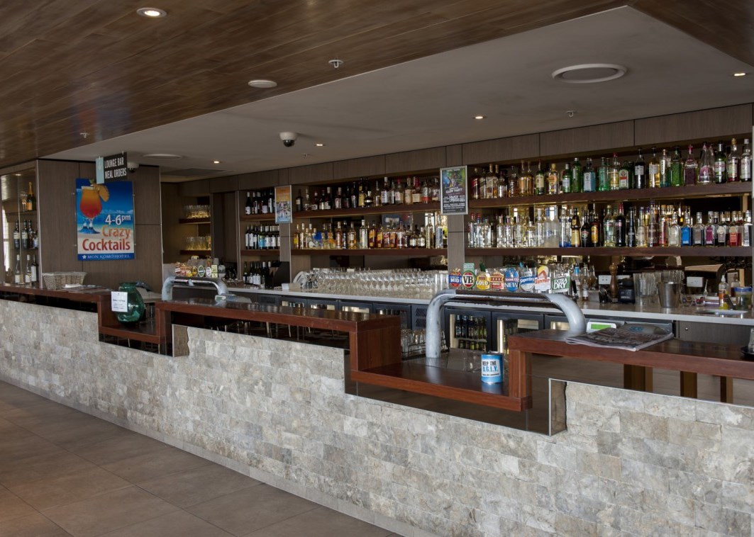 Mon Komo Bar_1 cropped.jpg