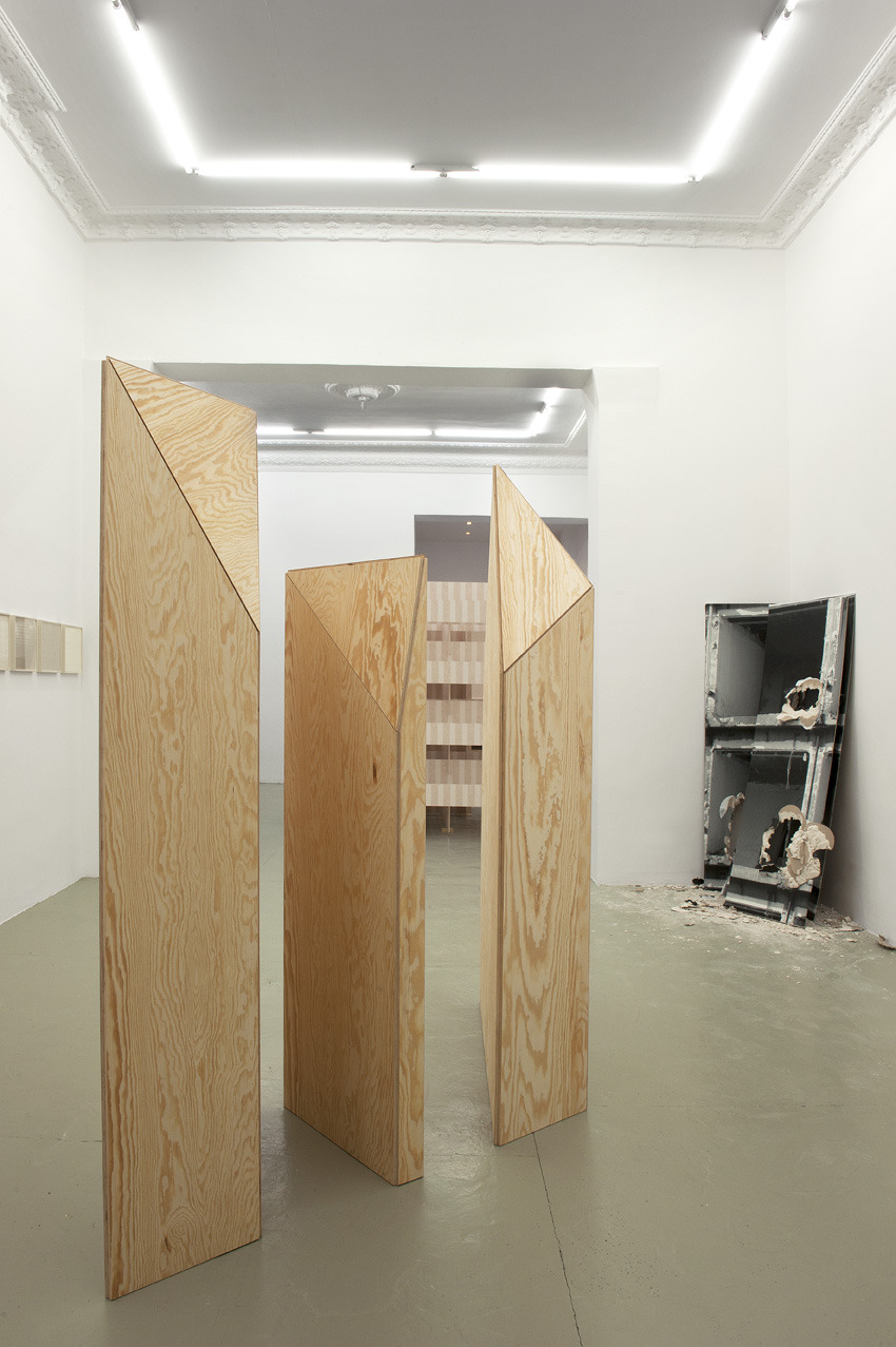 Andrea Pichl zwischen 2012 plywood variable dimensions