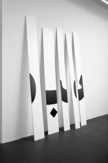 B-Fence 2009 MDF, Lack / MDF, lacquer ca. 280 x 190 cm