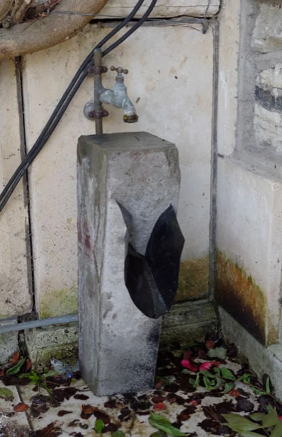 Untitled (Fountain) 2013 concrete, pigment, acetate, spray 40 x 16 x 35cm ‘Past Future’, group exhibition at Biennale d'art contemporain d'Anglet, 2013