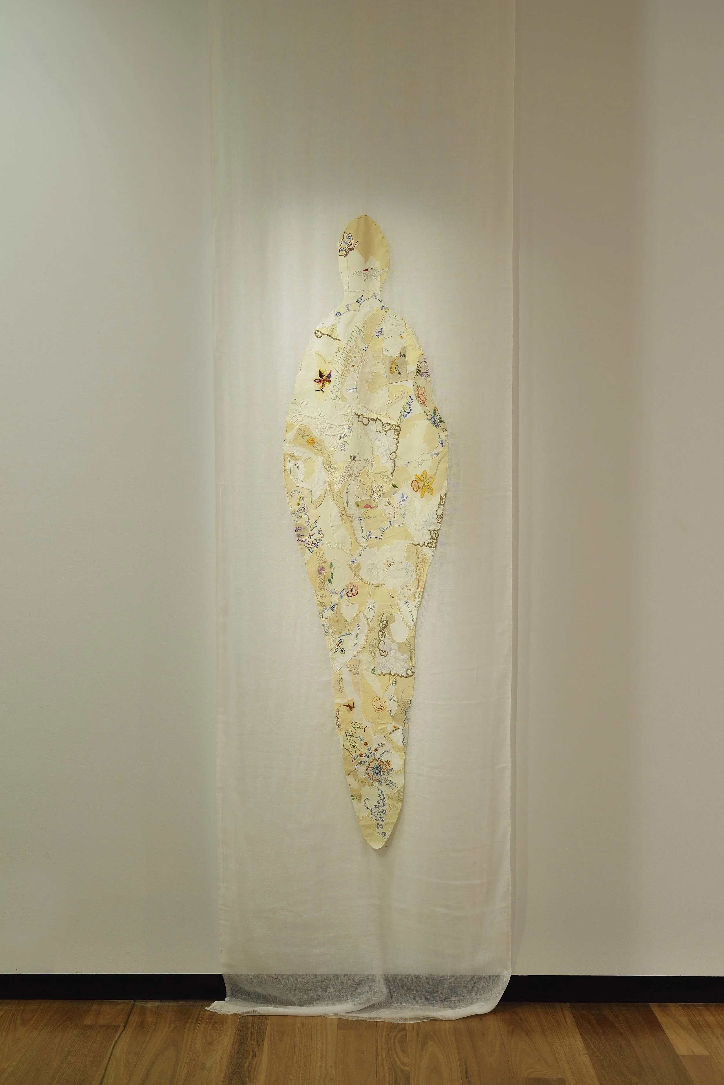 7.SAXTON_Louise_Shroud#2_CrazyBeautiful2016_insitu_LR.jpg