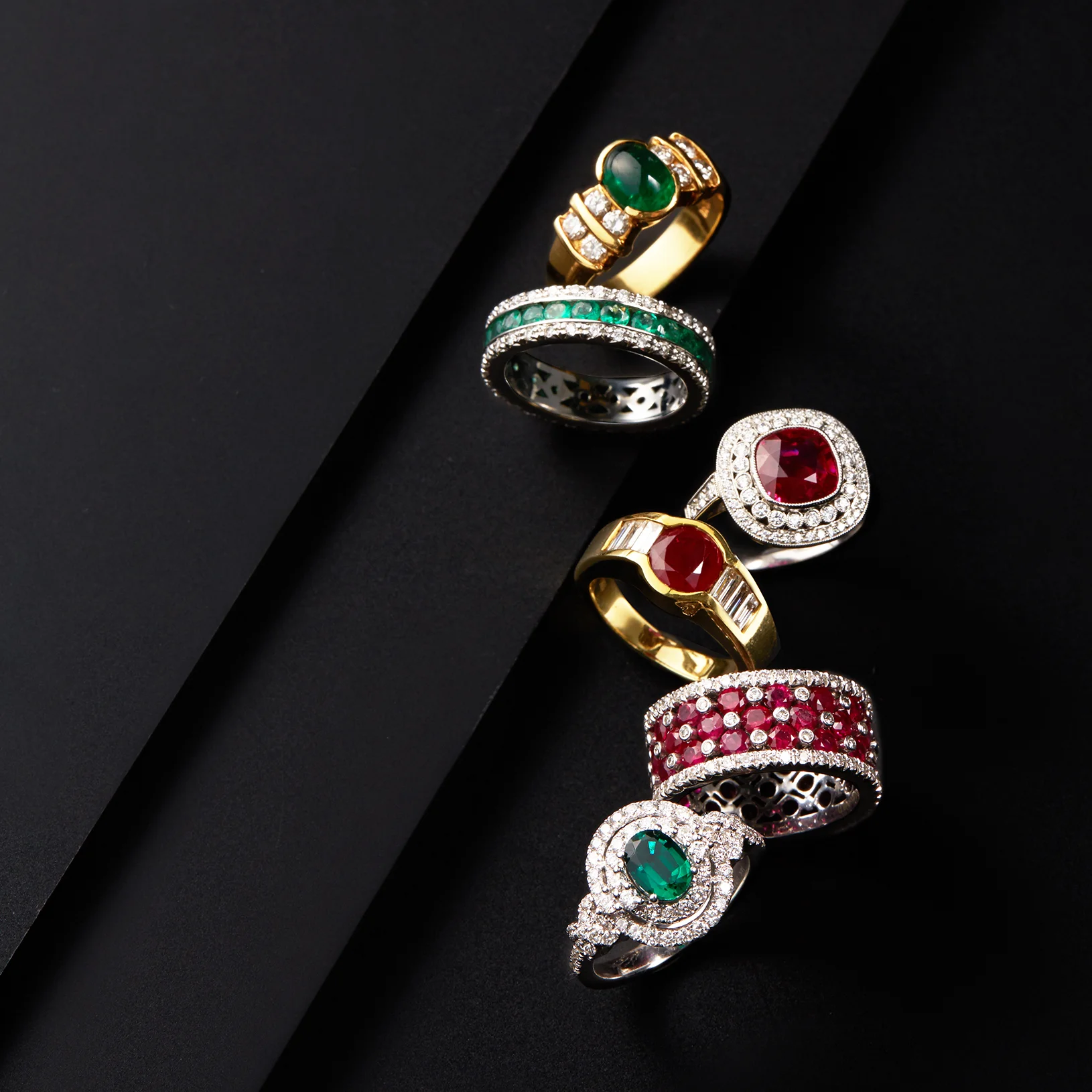 BE_BOLD_EMERALDS_RUBIES_MORE_FINE_JEWELRY_1084081730_EDITORIAL_099_BASE.jpg