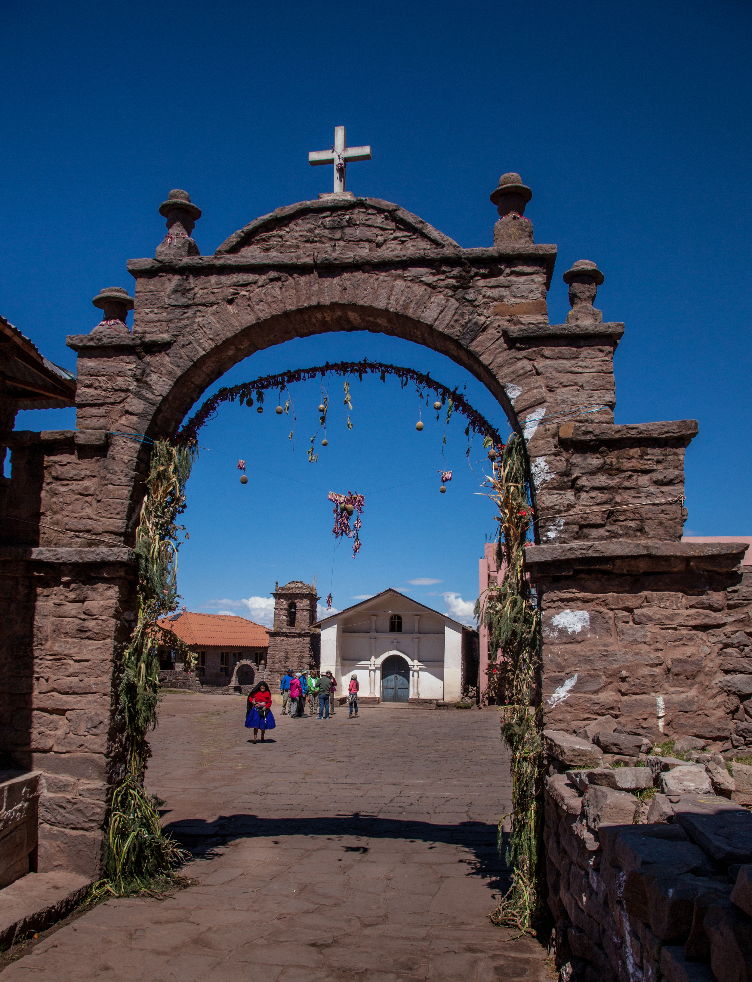 Arco de Taquile in the main plaza.