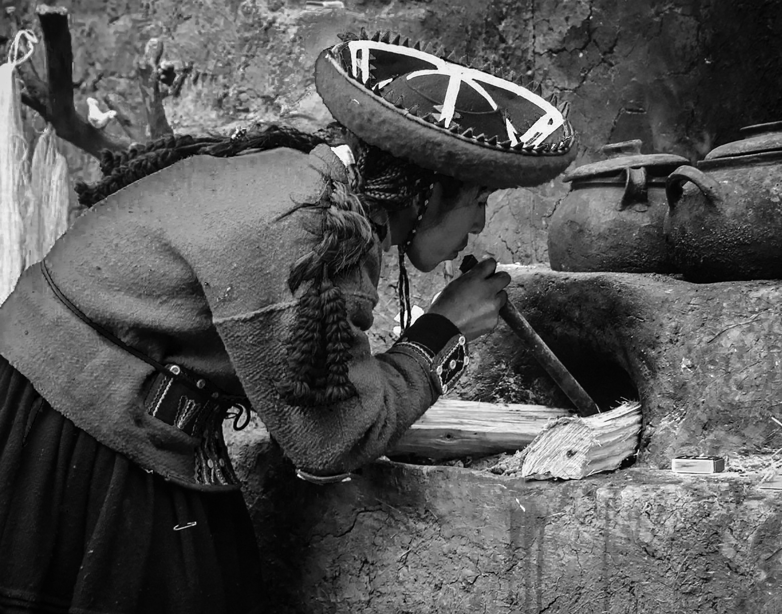 Making traditional dyes in Chinchero