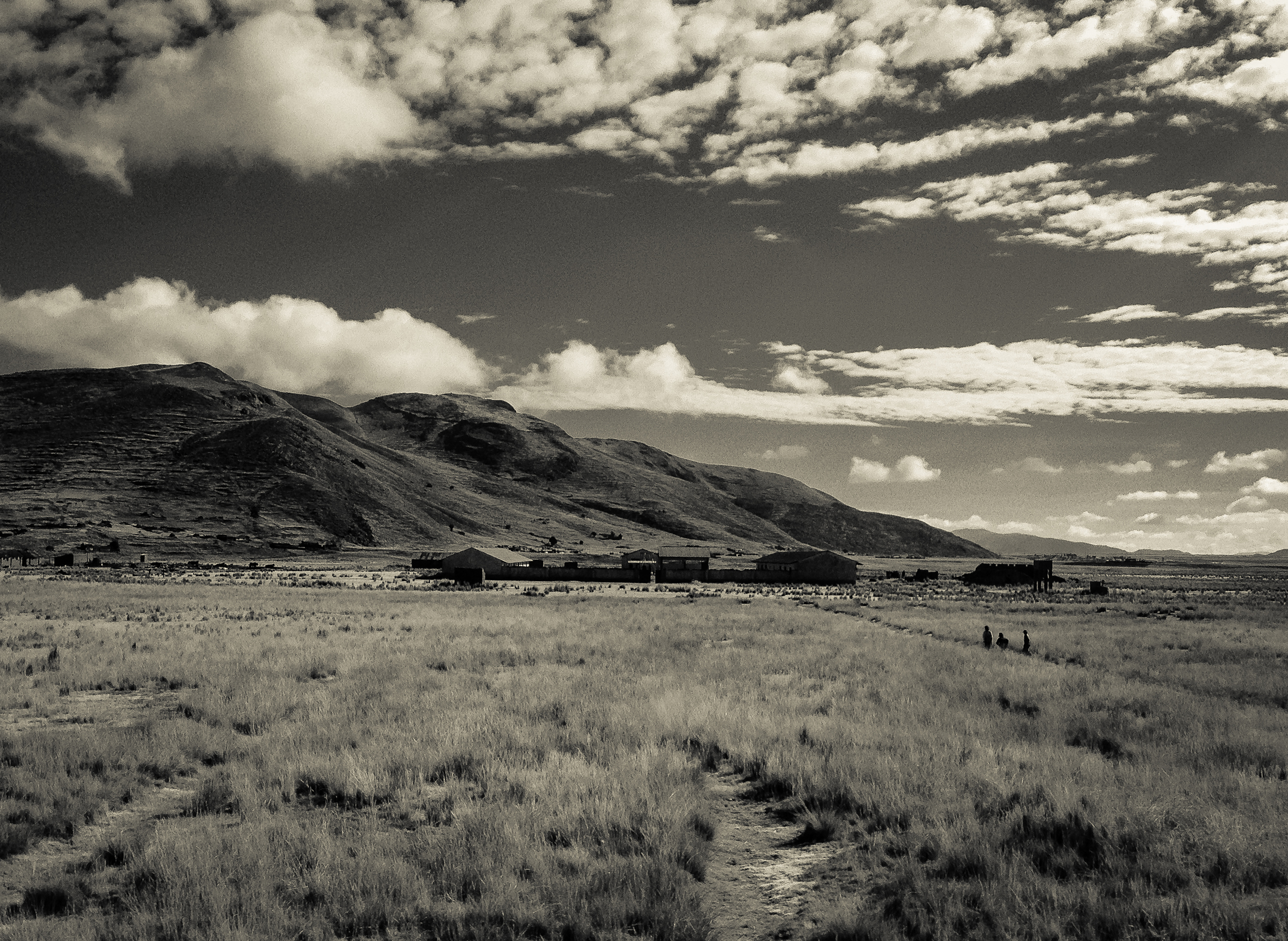 Walking home along the altiplano
