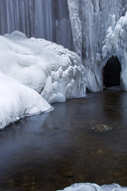Winter Ice Cave - Osceola, WICanon 5D Mark II + Zeiss ZE 35mm f2.0 @ f22
