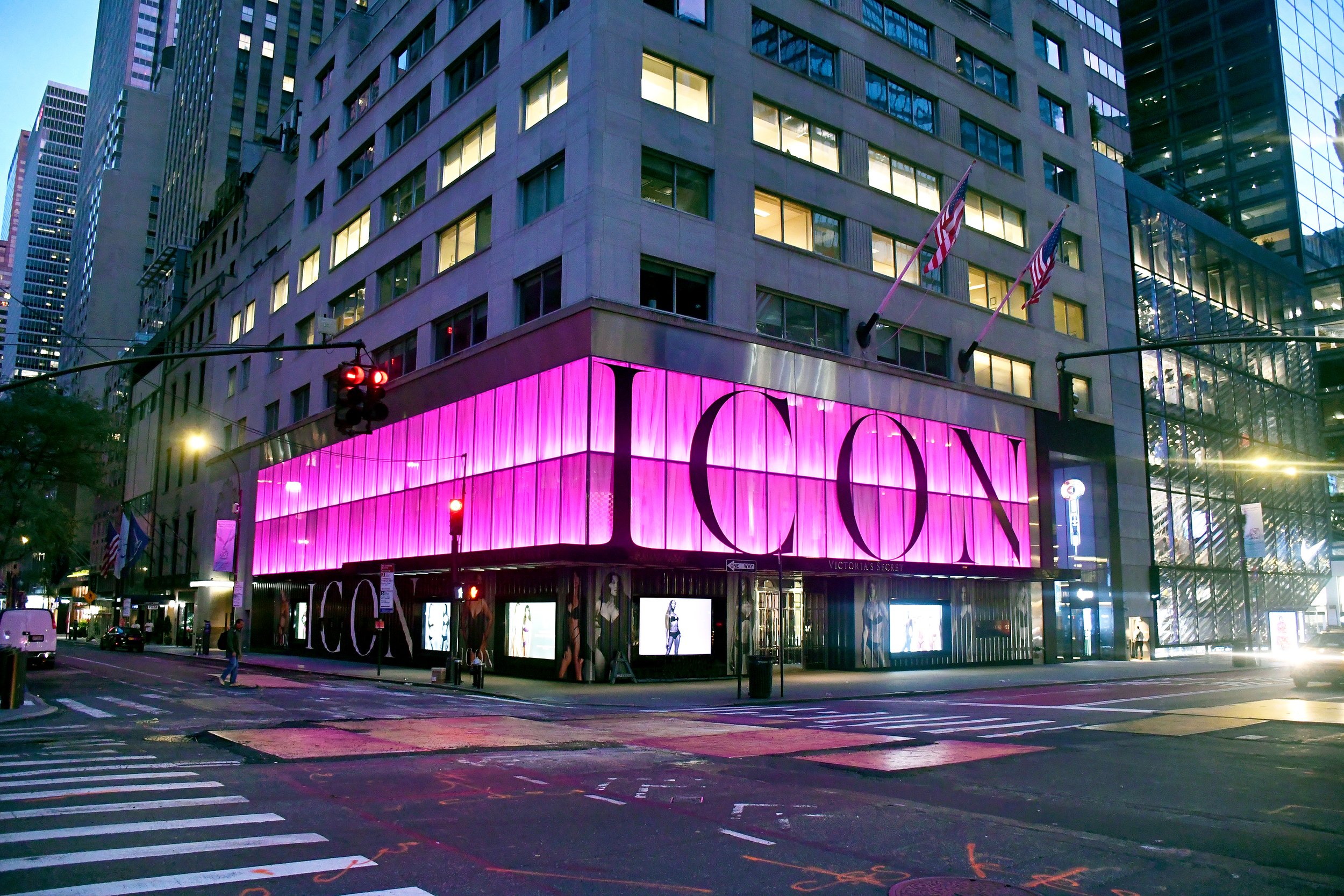_800282 VS - 5th Ave ICON Exterior Graphics9399.jpg