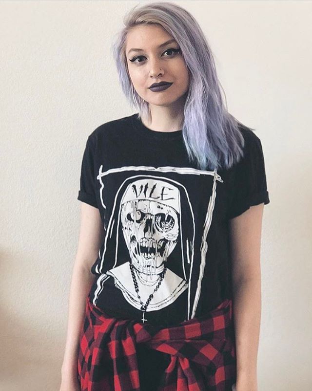 @caramelicedcapp rocking our Raiders Tee! Shot by @alldahfaygo thanks guys! 🤘🏻❤️🤘🏻 #vile#vileco #vilegirls #girlsofvilecompany #vilecompany www.vilecompany.com